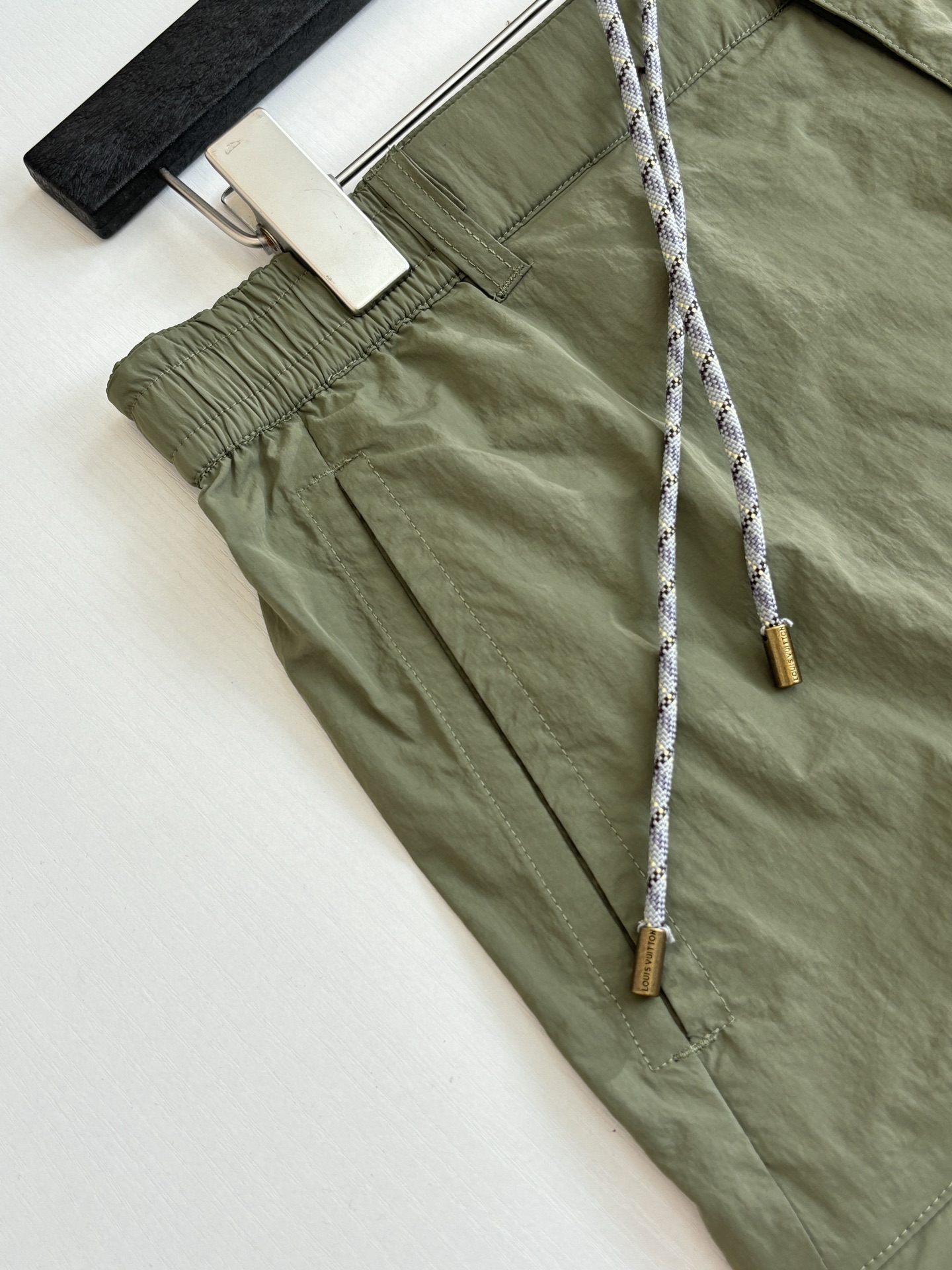 Louis Vuitton 1V/路易 SS26 纯色直筒登山工装休闲长裤