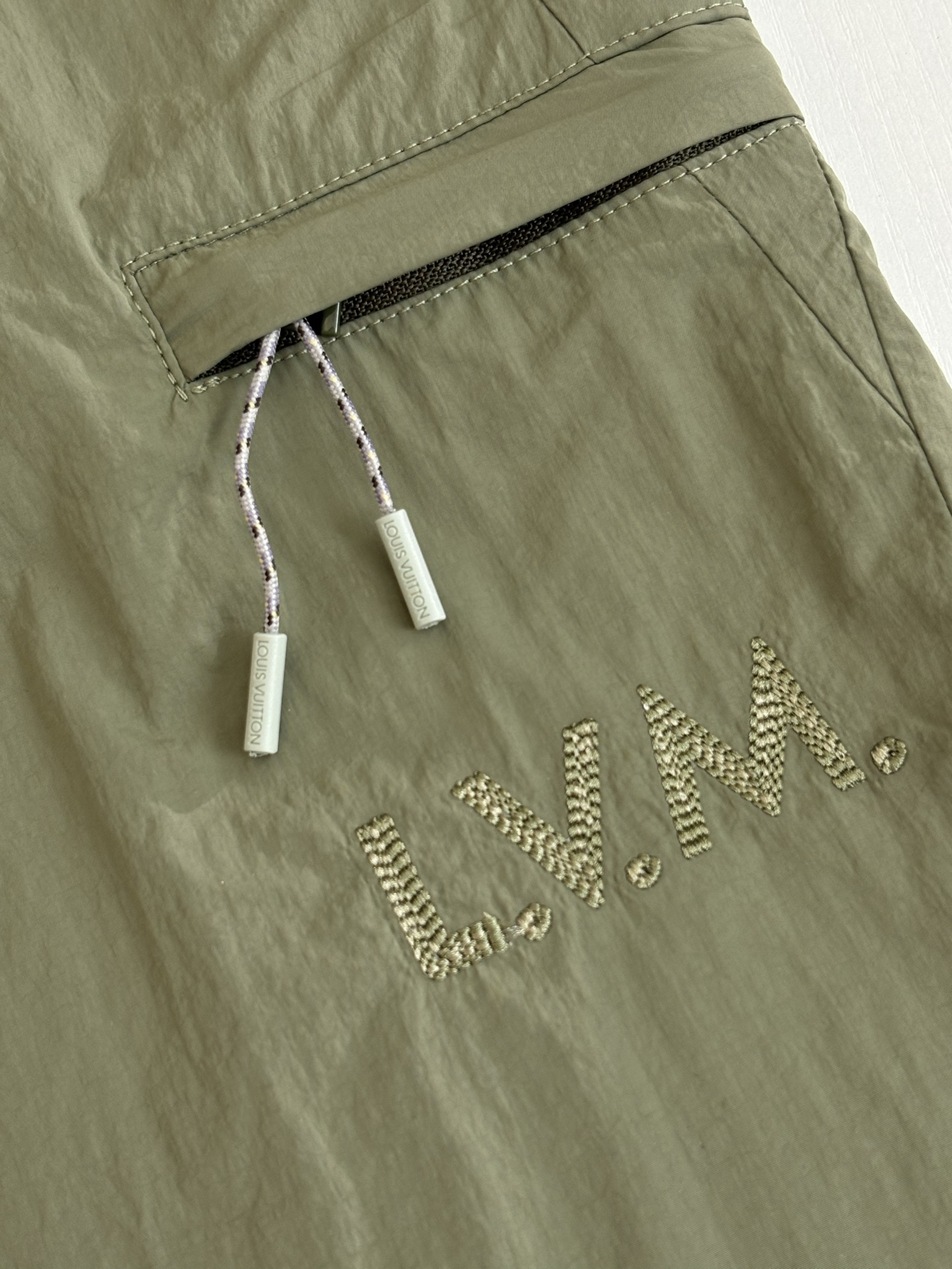 Louis Vuitton 1V/路易 SS26 纯色直筒登山工装休闲长裤
