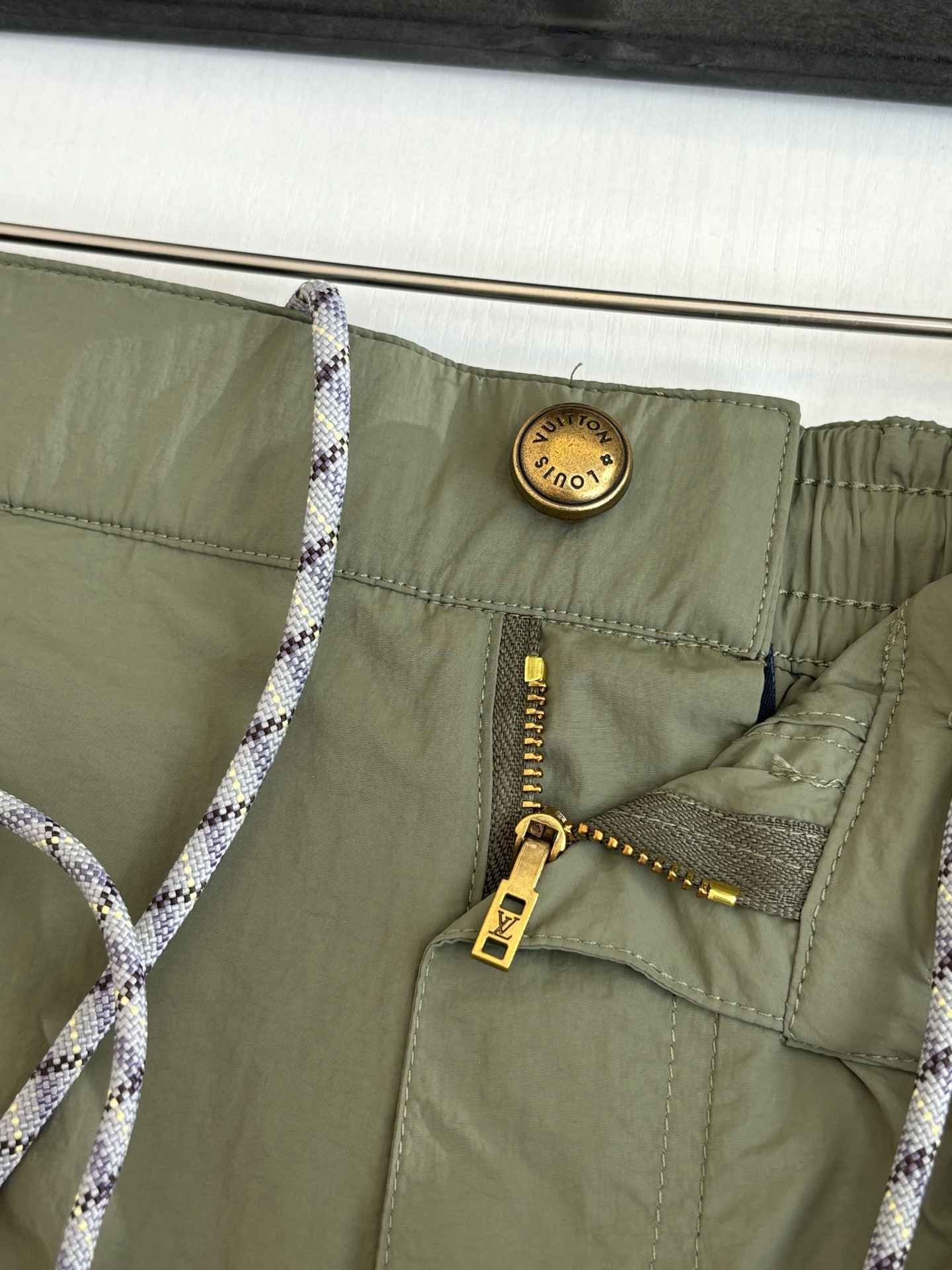 Louis Vuitton 1V/路易 SS26 纯色直筒登山工装休闲长裤