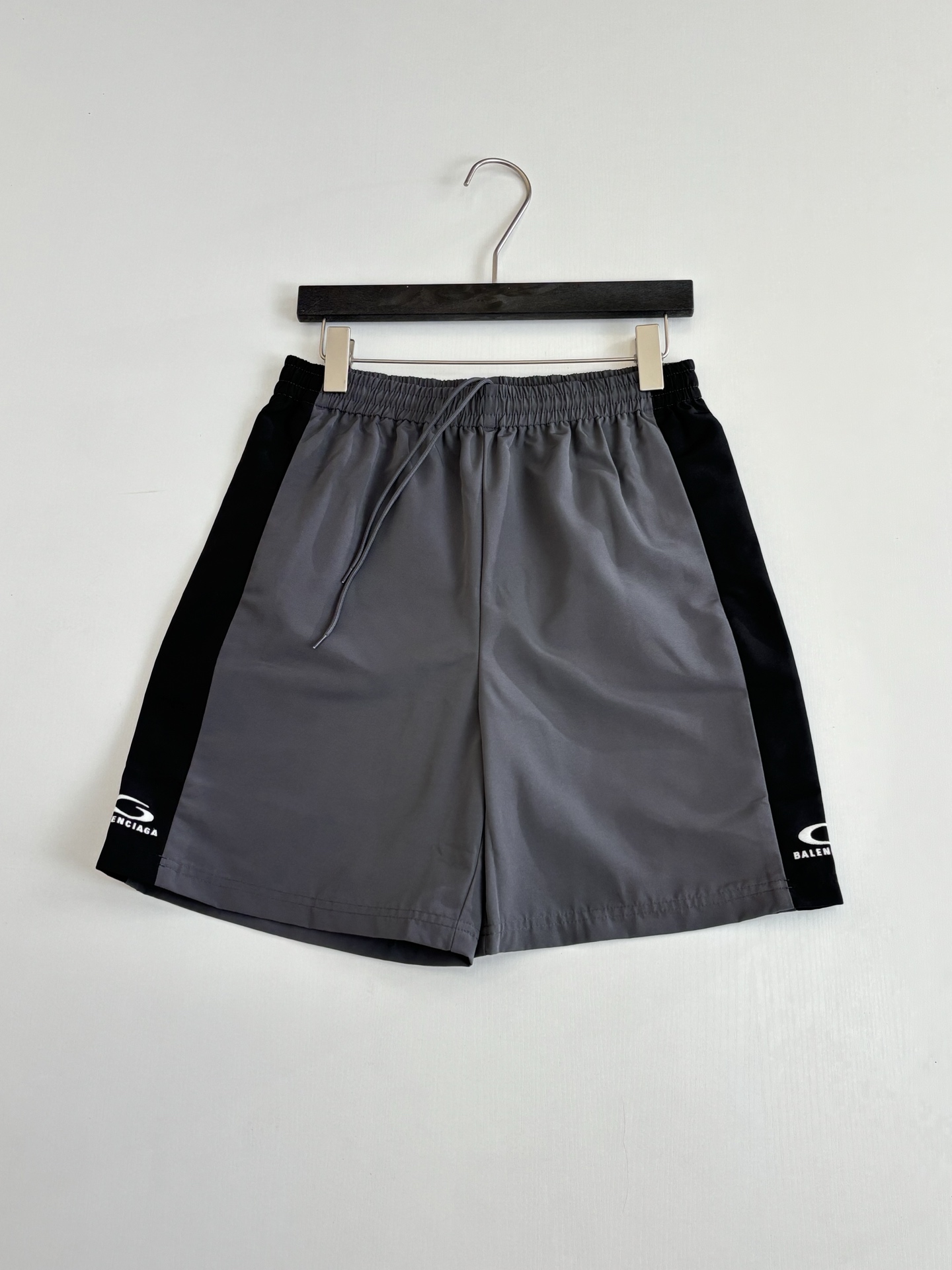 Balenciaga Balenciag*/巴黎 拼接圆环刺绣休闲短裤