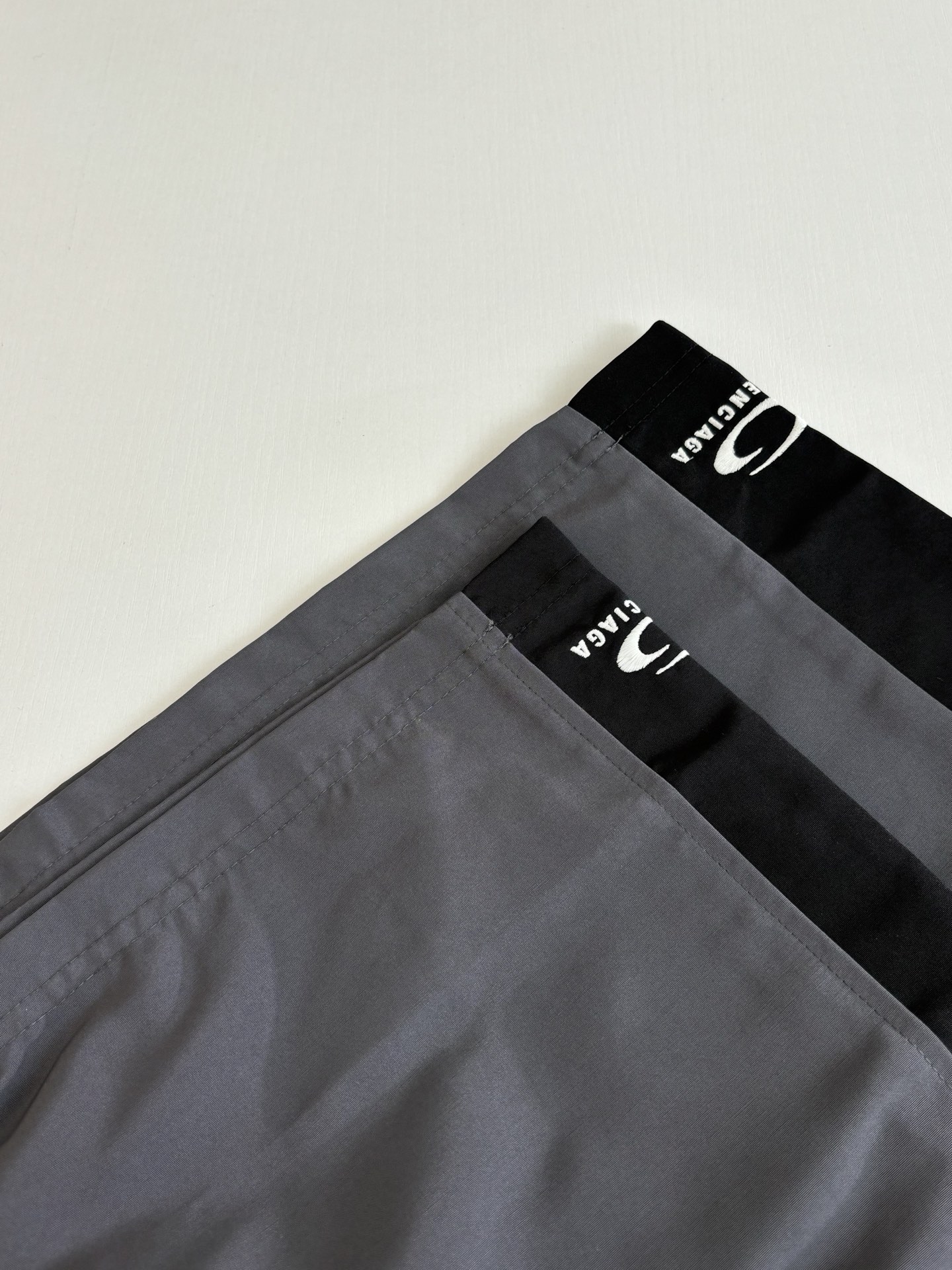 Balenciaga Balenciag*/巴黎 拼接圆环刺绣休闲短裤