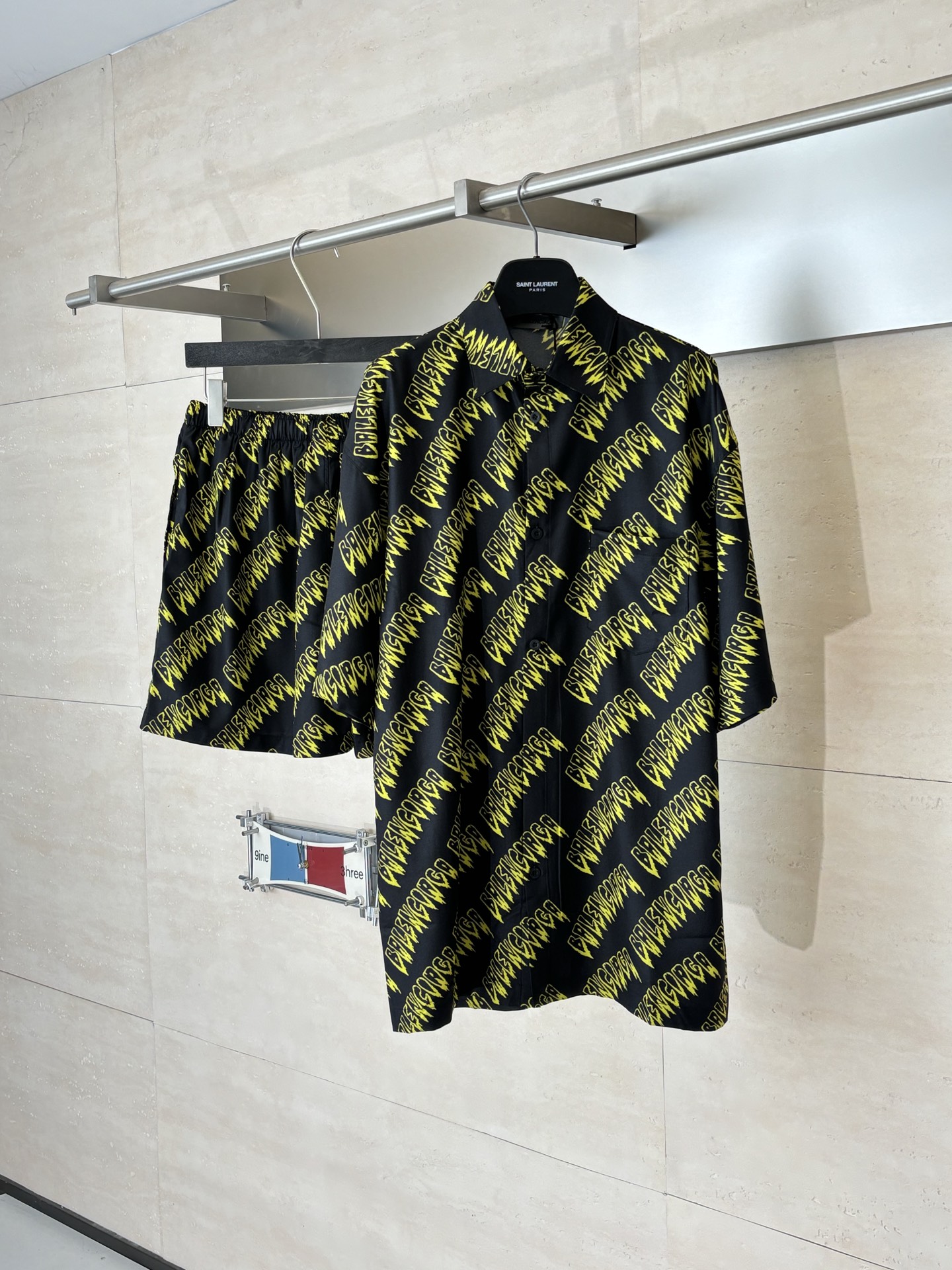 Balenciaga Balenciag*/巴黎 26SS 满印涂鸦字母短袖衬衫