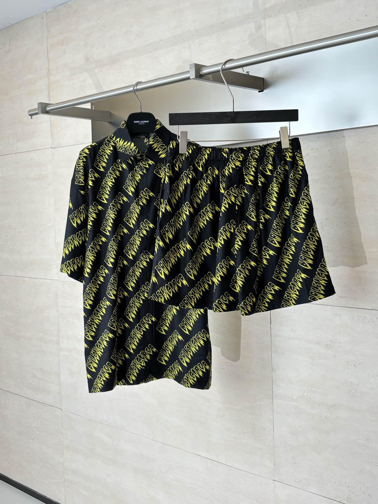 Balenciaga Balenciag*/巴黎 26SS 满印涂鸦字母短裤