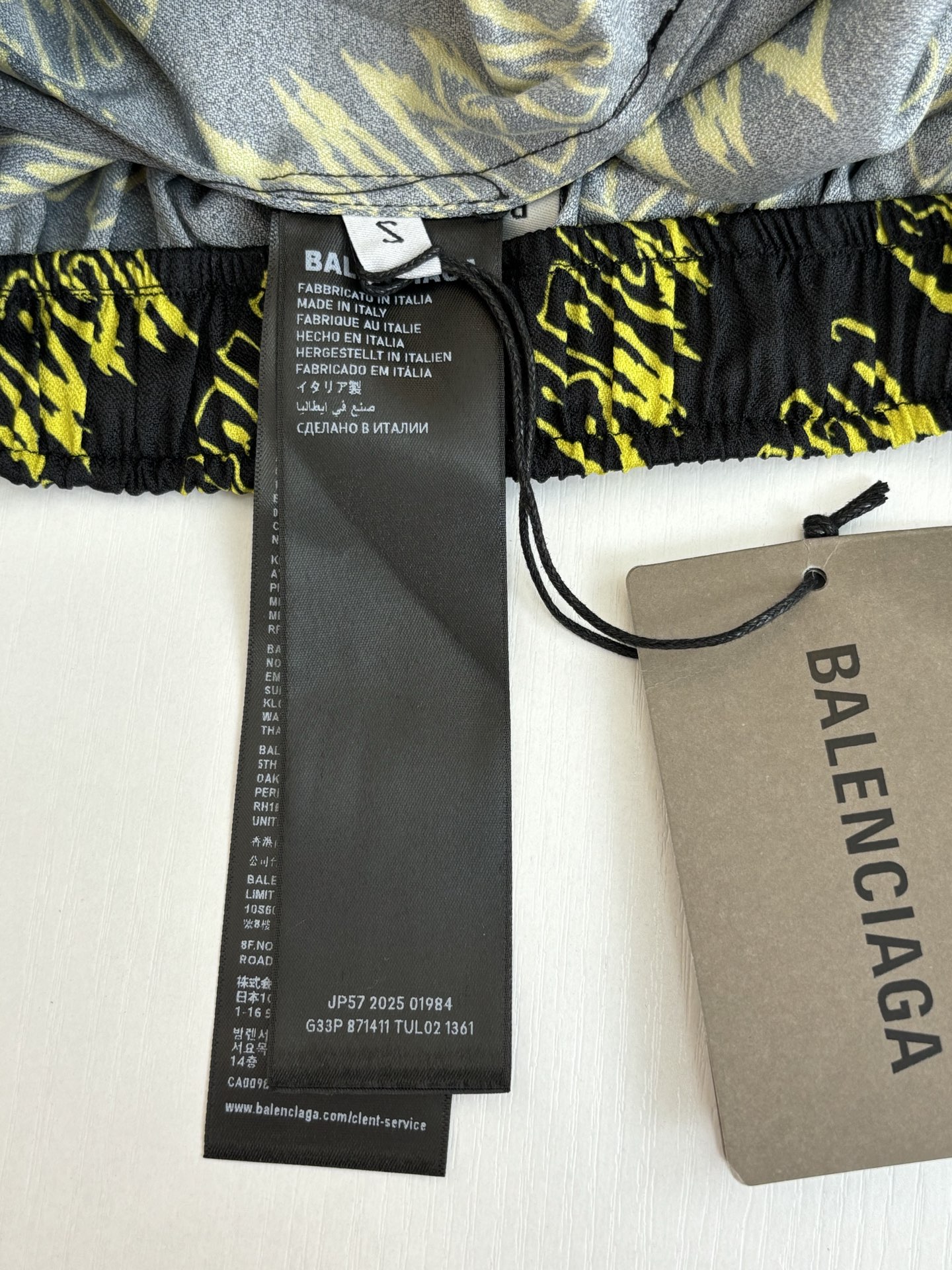Balenciaga Balenciag*/巴黎 26SS 满印涂鸦字母短裤