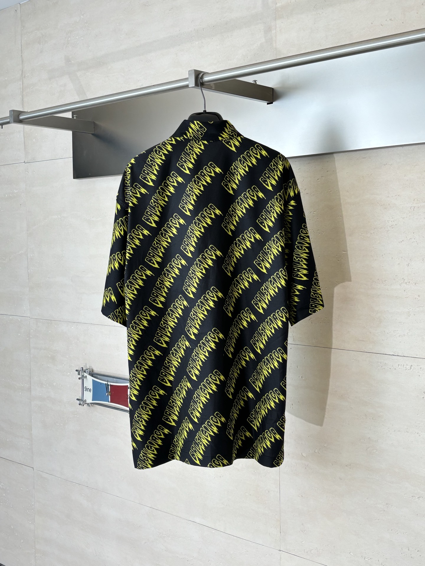 Balenciaga Balenciag*/巴黎 26SS 满印涂鸦字母短袖衬衫