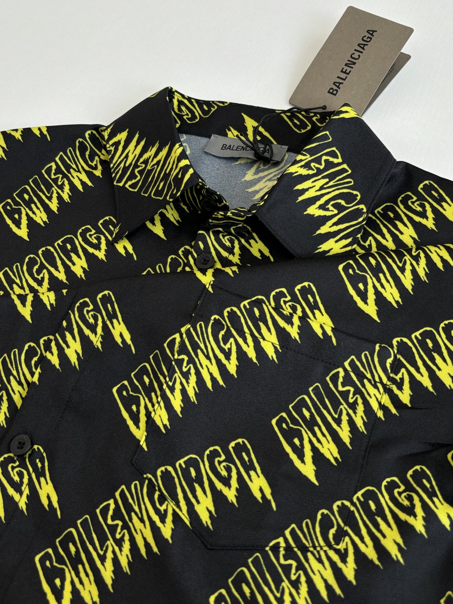 Balenciaga Balenciag*/巴黎 26SS 满印涂鸦字母短袖衬衫
