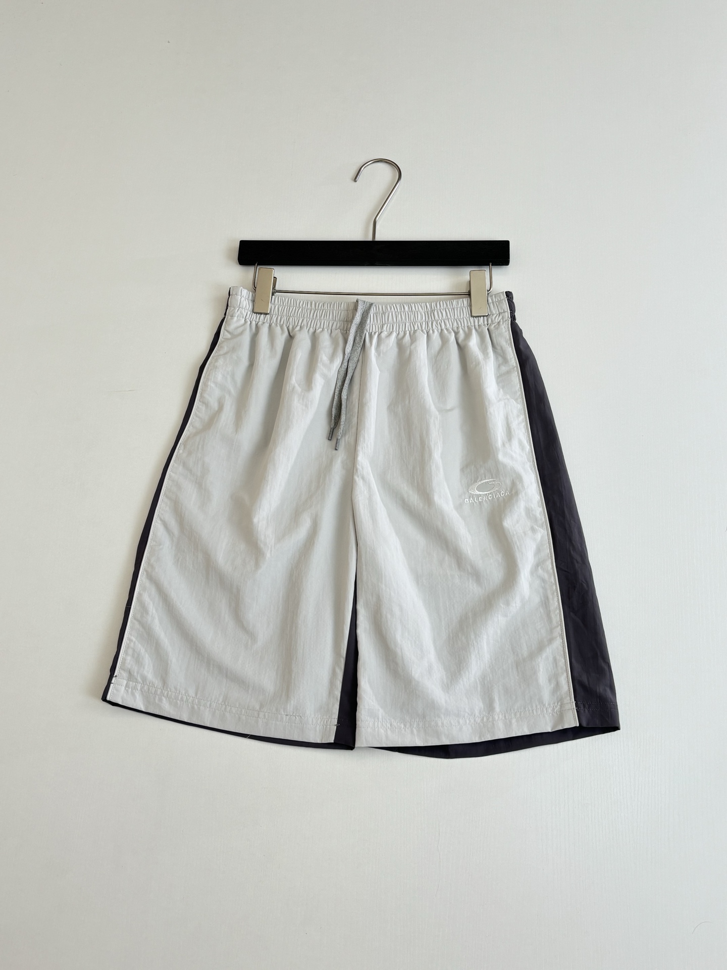 Balenciaga Balancing*/巴黎 26SS 拼色圆环刺绣休闲短裤