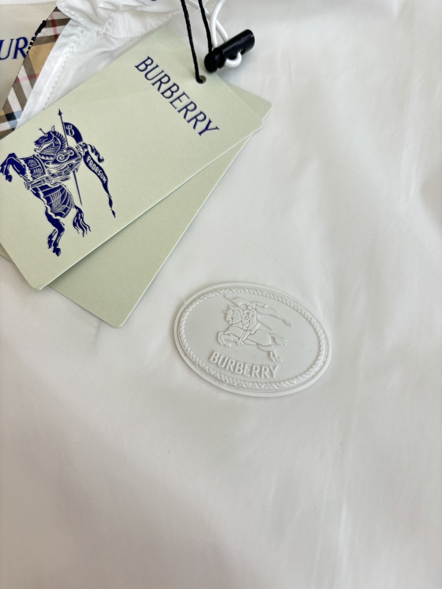 Burberry Burberr*/巴宝莉 格纹饰带尼龙连帽防晒服外套