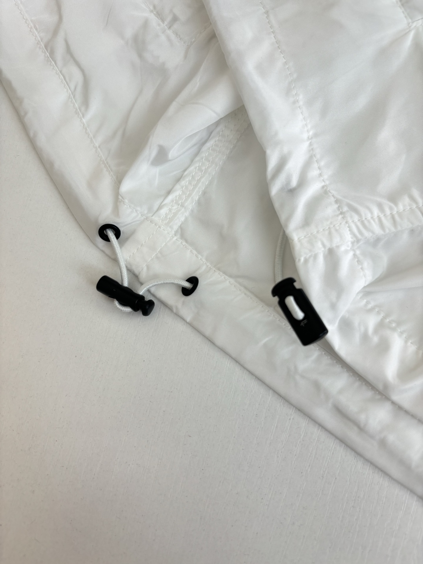 Burberry Burberr*/巴宝莉 格纹饰带尼龙连帽防晒服外套