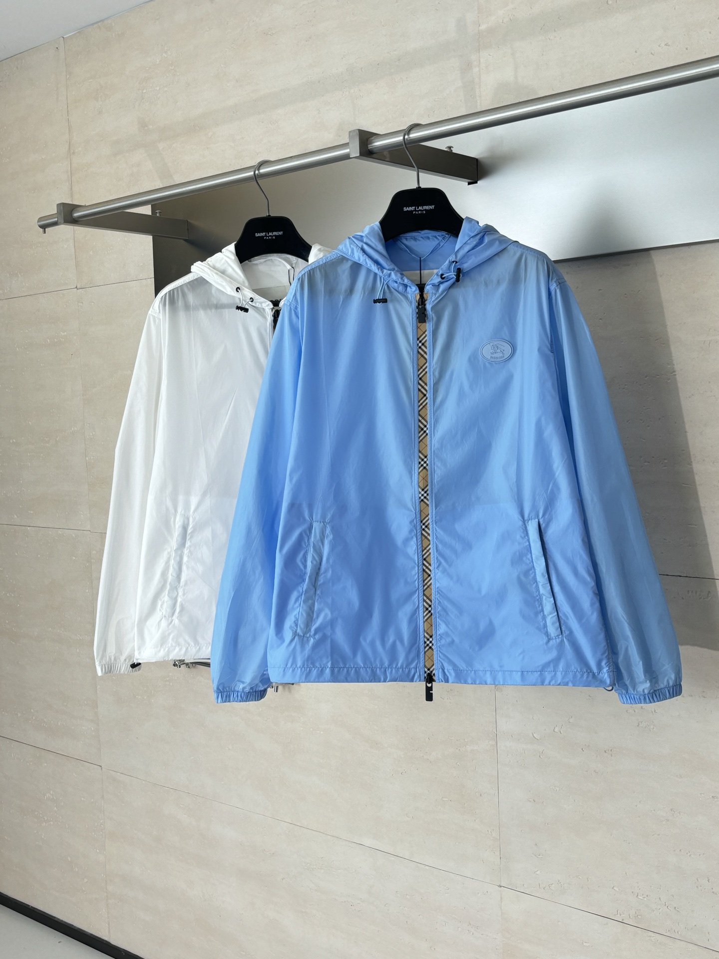 Burberry Burberr*/巴宝莉 格纹饰带尼龙连帽防晒服外套
