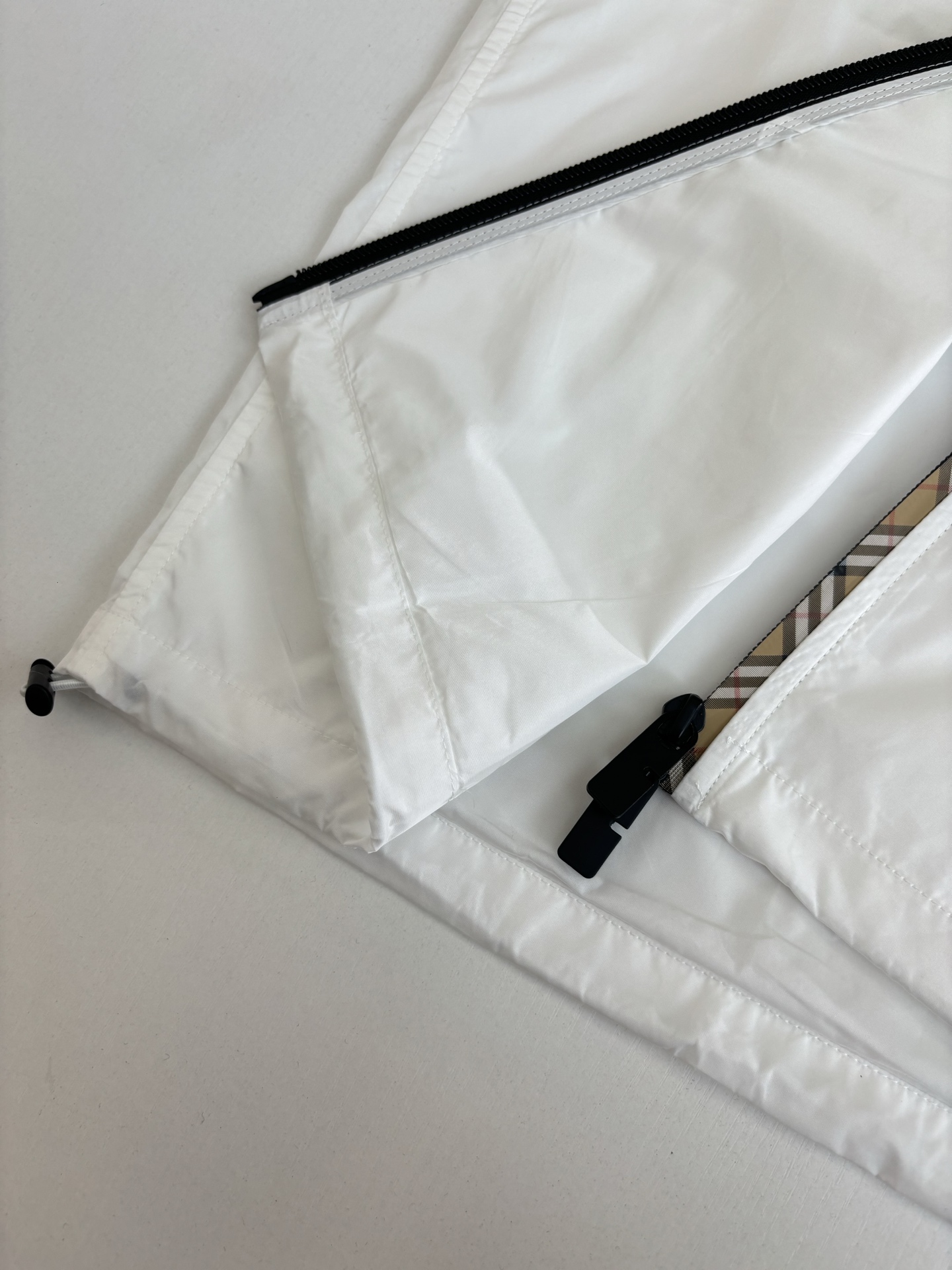 Burberry Burberr*/巴宝莉 格纹饰带尼龙连帽防晒服外套