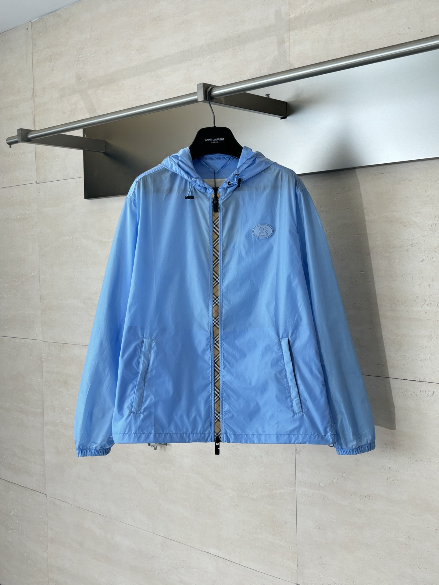 Burberry Burberr*/巴宝莉 格纹饰带尼龙连帽防晒服外套
