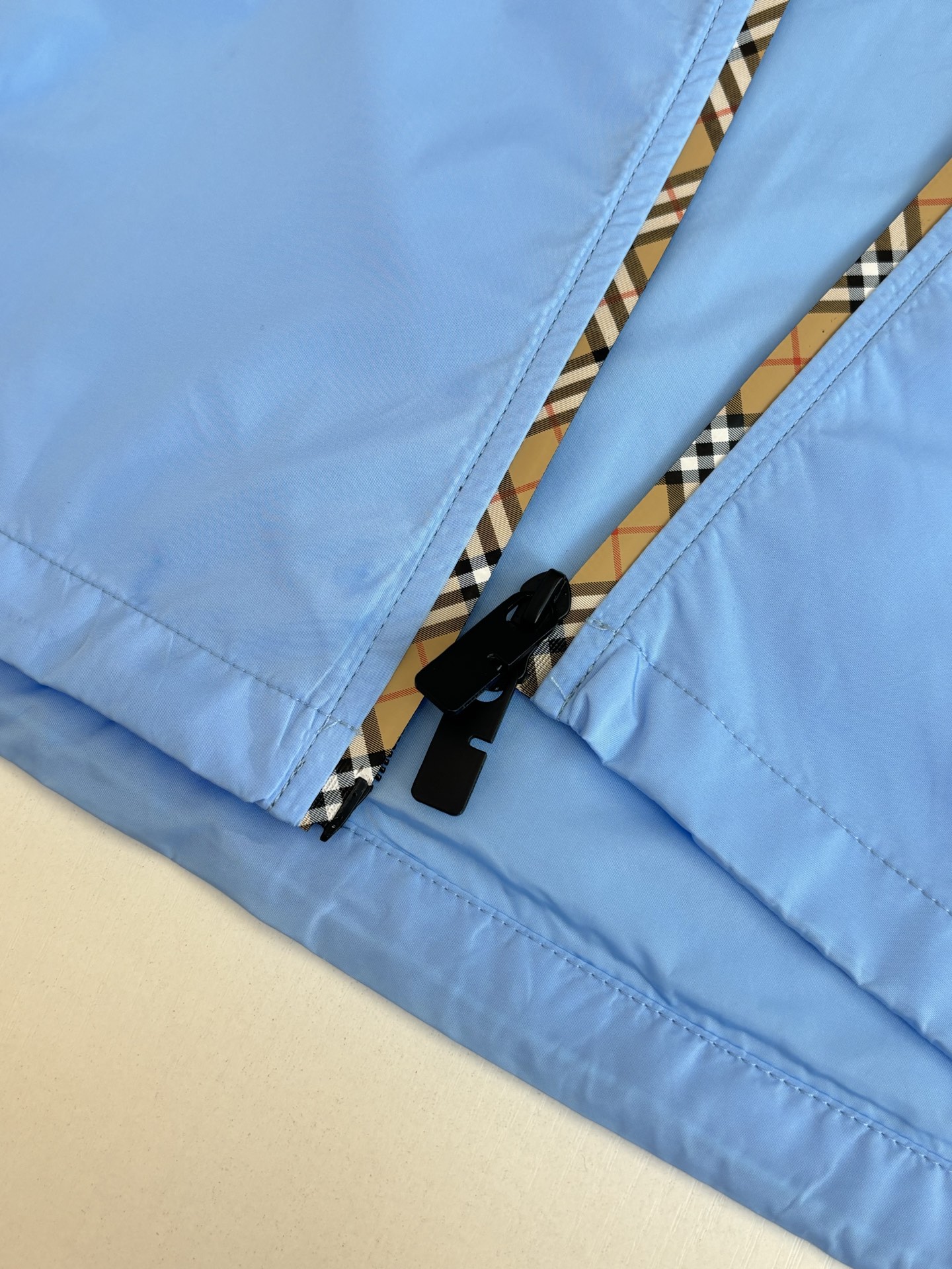 Burberry Burberr*/巴宝莉 格纹饰带尼龙连帽防晒服外套