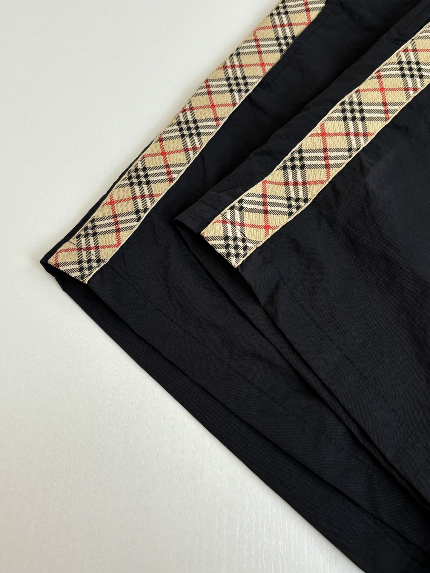 Burberry Burberr*/巴宝莉 尼龙侧边格纹抽绳沙滩休闲短裤