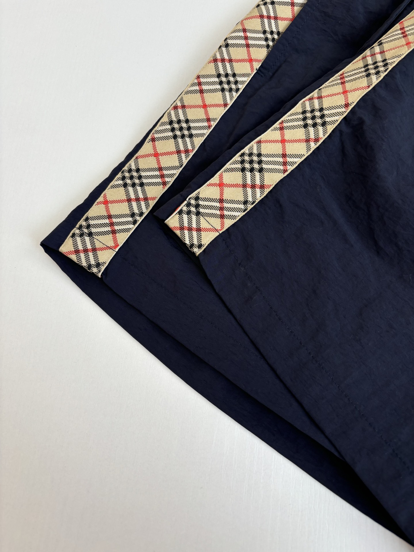 Burberry Burberr*/巴宝莉 尼龙侧边格纹抽绳沙滩休闲短裤