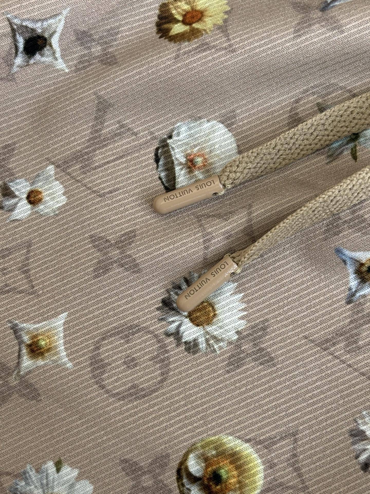 Louis Vuitton 1V/路易 SS26 夏季系列Monogram雏菊印花套装短裤