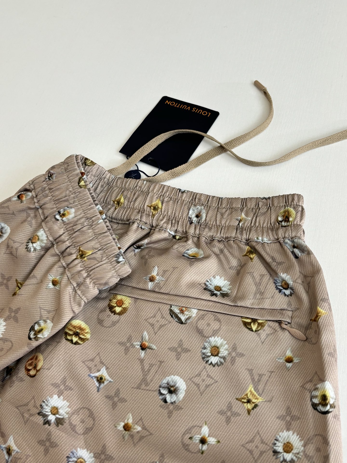Louis Vuitton 1V/路易 SS26 夏季系列Monogram雏菊印花套装短裤
