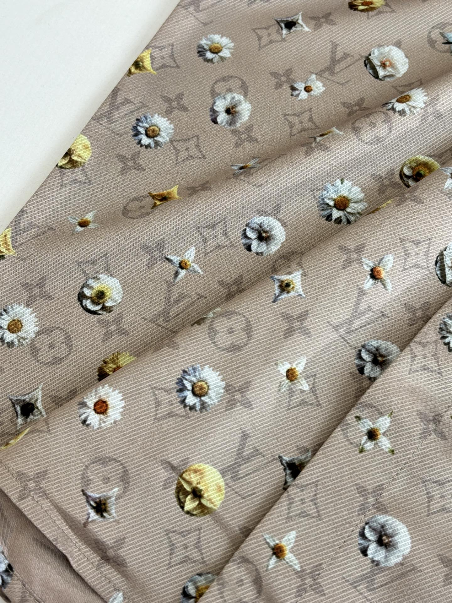 Louis Vuitton 1V/路易 SS26 夏季系列Monogram雏菊印花套装短袖衬衫