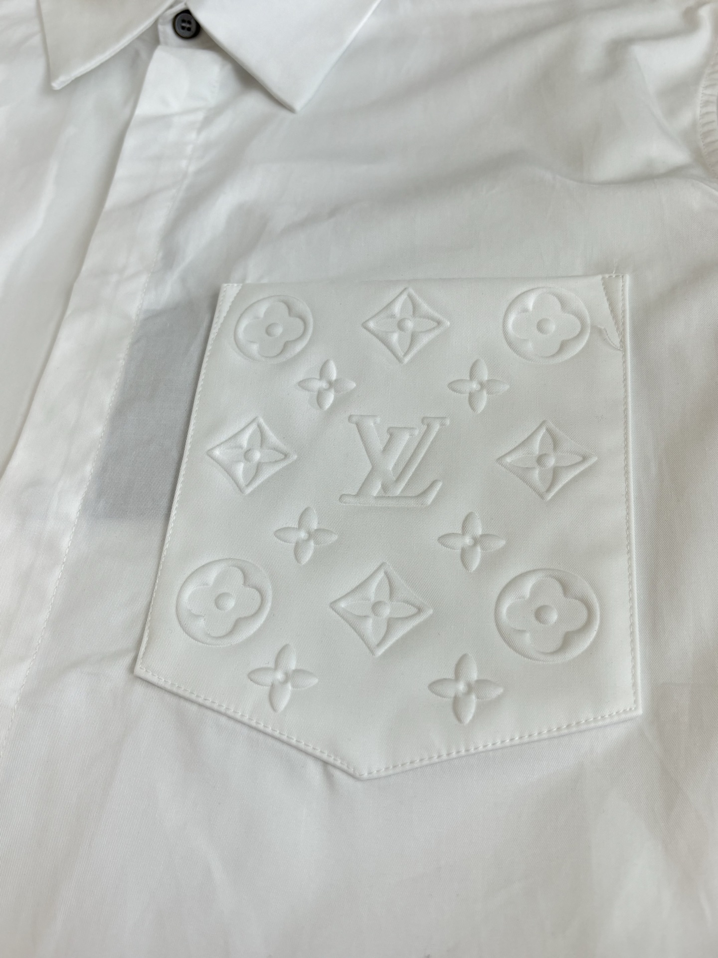 Louis Vuitton 1V/路易 Monogram压花口袋翻领短袖衬衫
