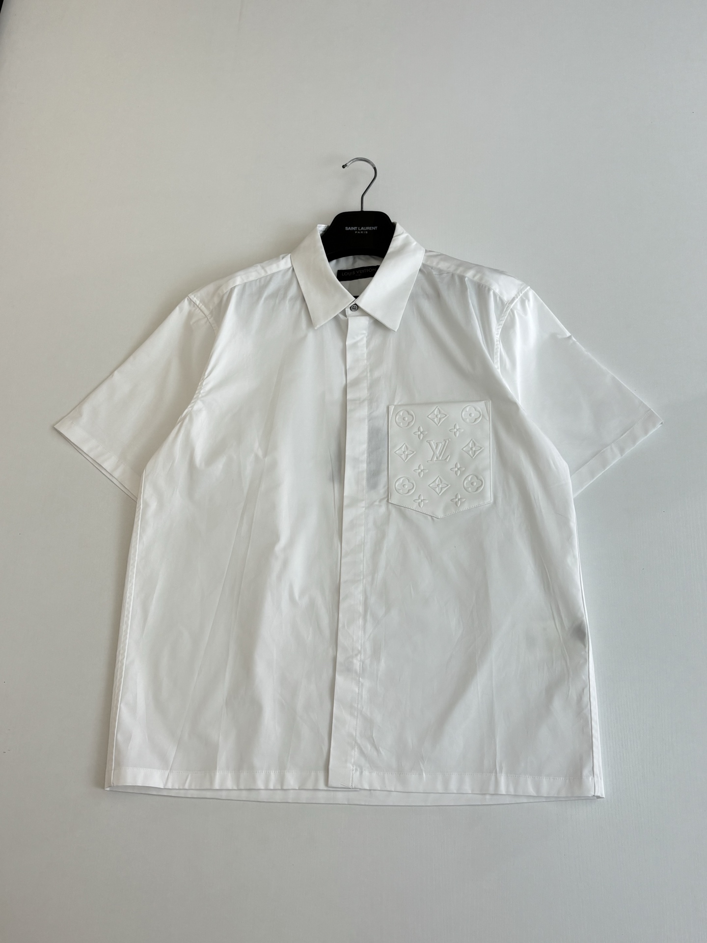 Louis Vuitton 1V/路易 Monogram压花口袋翻领短袖衬衫