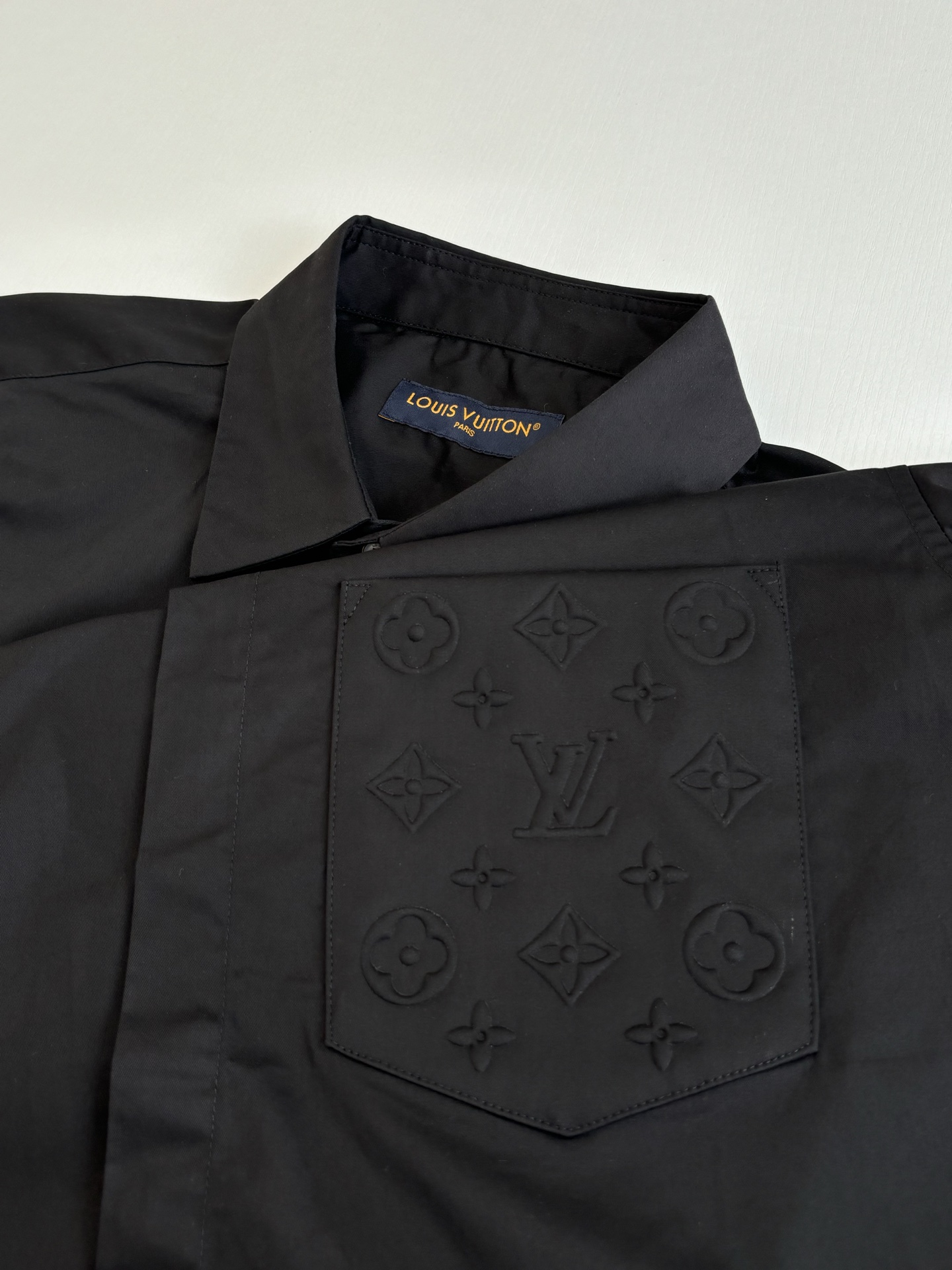 Louis Vuitton 1V/路易 Monogram压花口袋翻领短袖衬衫