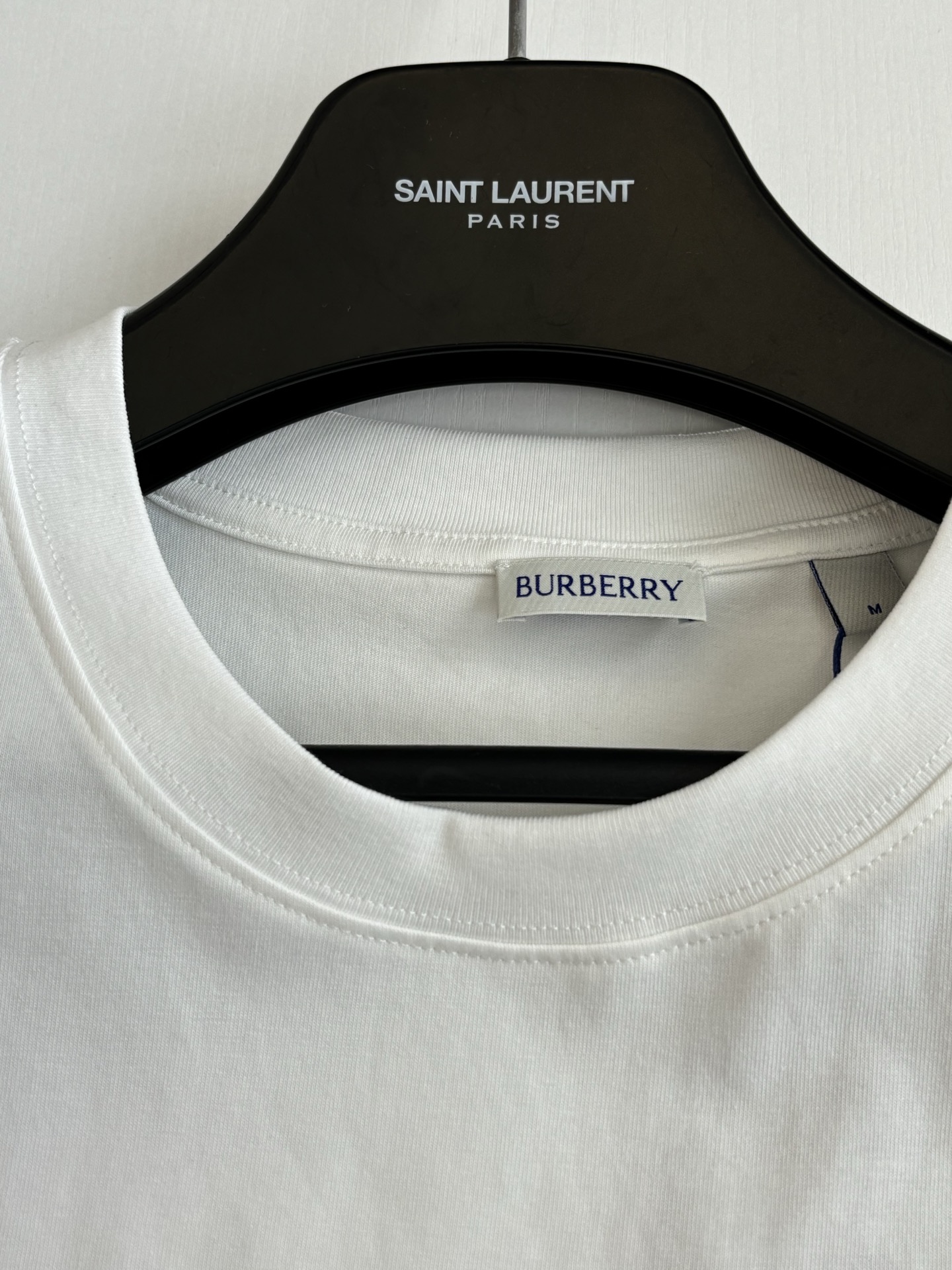 Burberry Burberr*/巴宝莉 Bbr 1856哥特字体旗帜刺绣短袖T恤