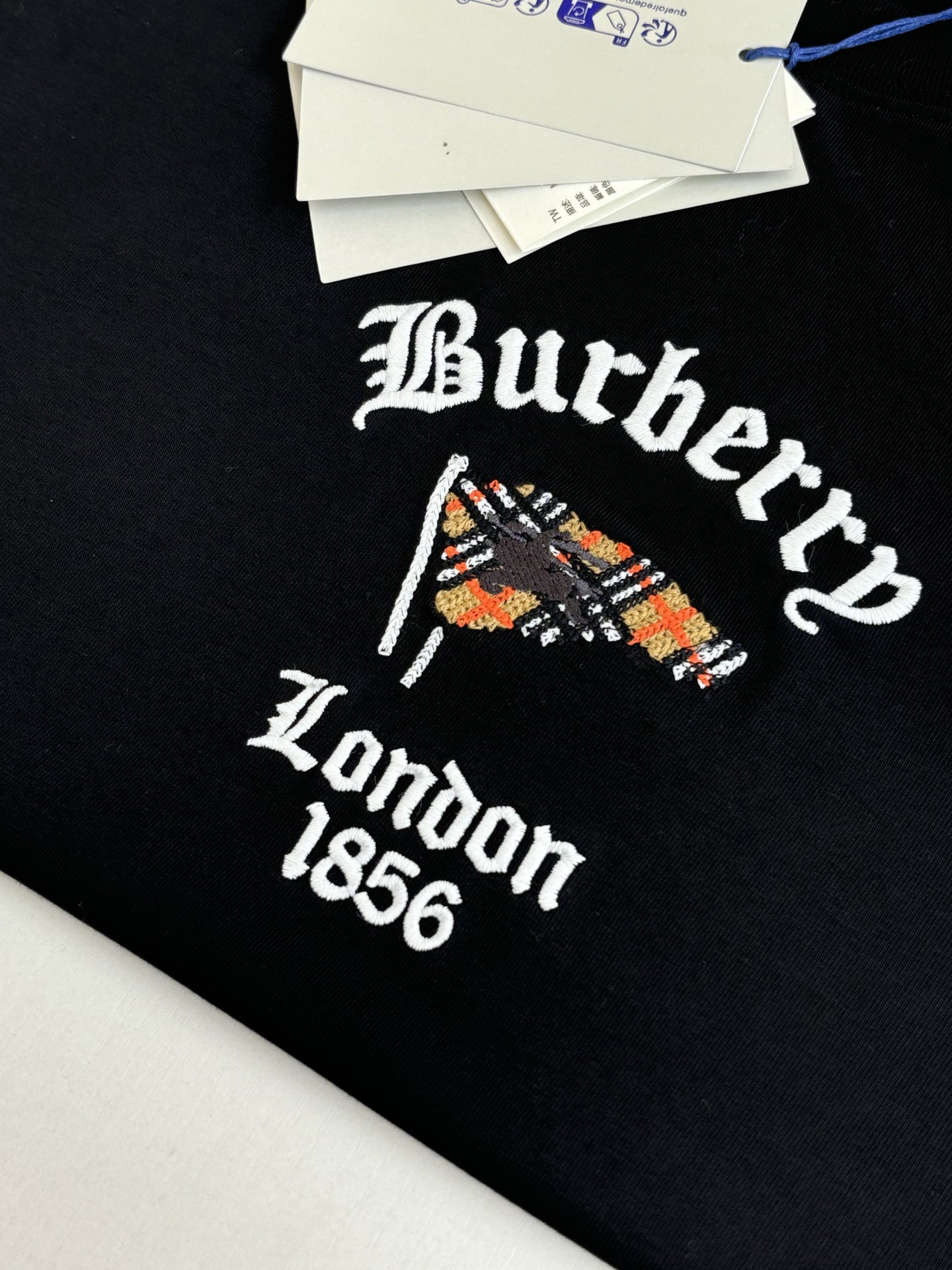 Burberry Burberr*/巴宝莉 Bbr 1856哥特字体旗帜刺绣短袖T恤