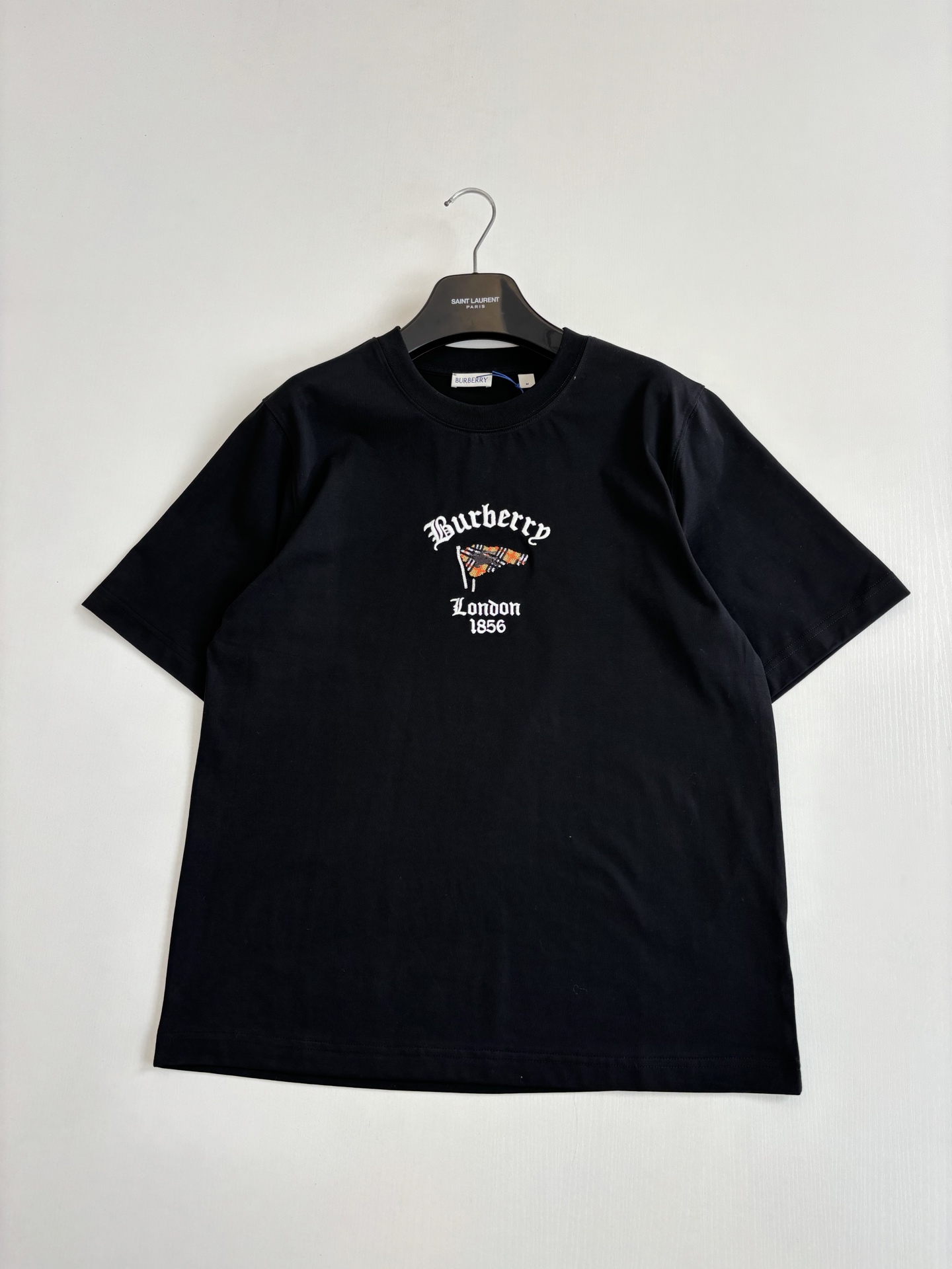 Burberry Burberr*/巴宝莉 Bbr 1856哥特字体旗帜刺绣短袖T恤