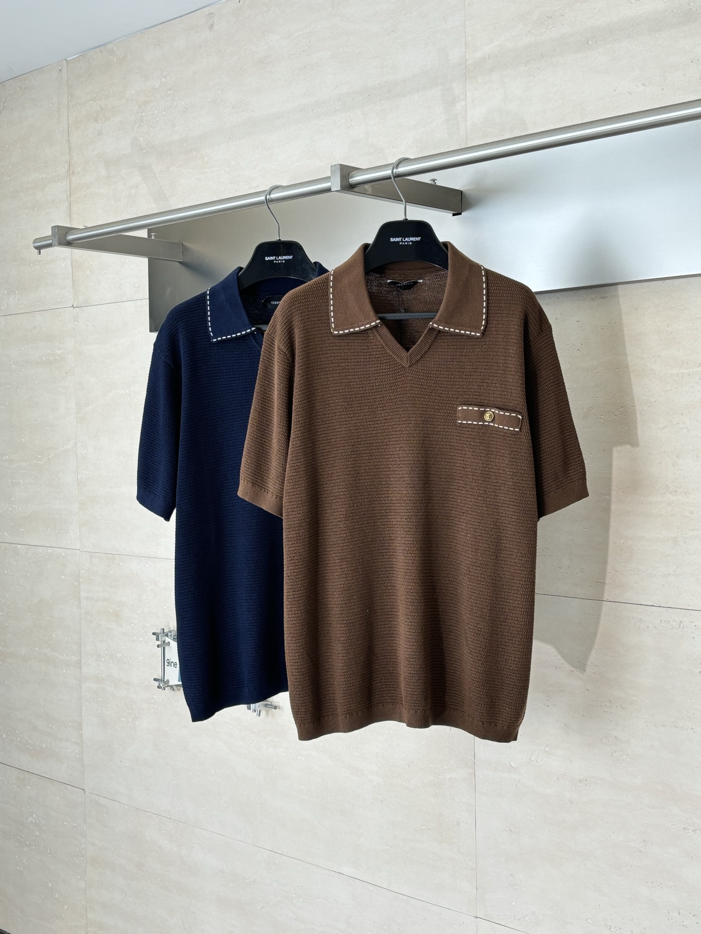Versace Versac*/范思哲 SS26 V领针织短袖Polo衫