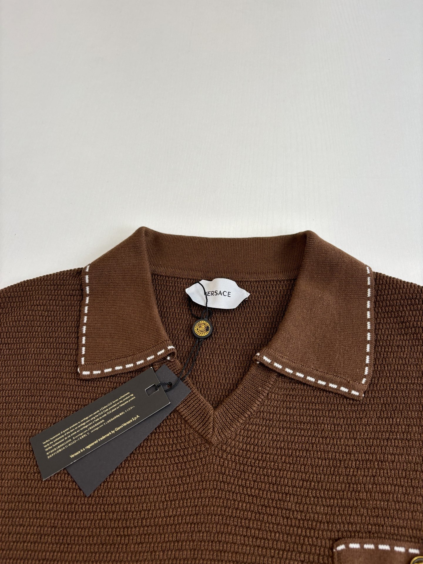 Versace Versac*/范思哲 SS26 V领针织短袖Polo衫