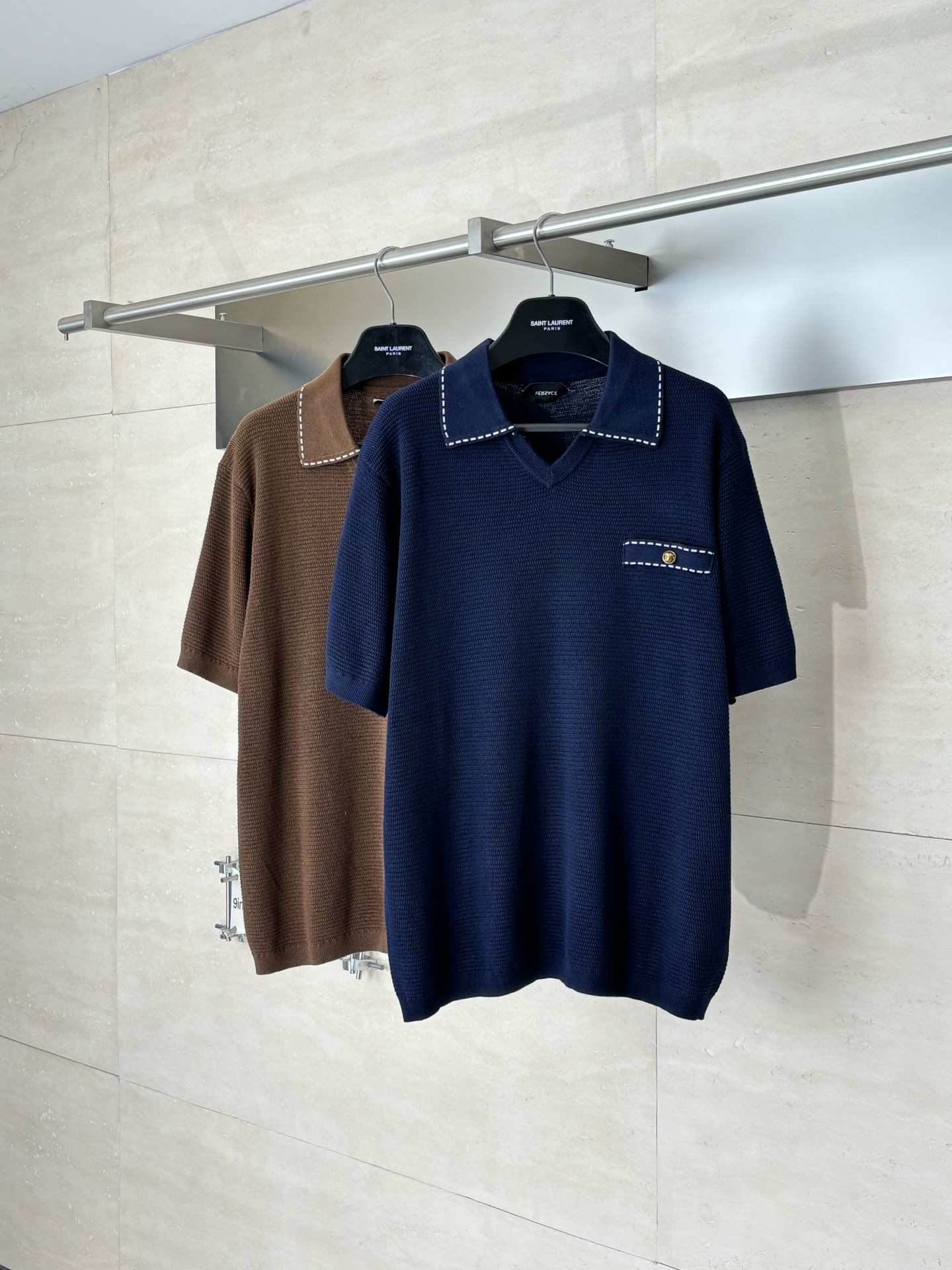 Versace Versac*/范思哲 SS26 V领针织短袖Polo衫
