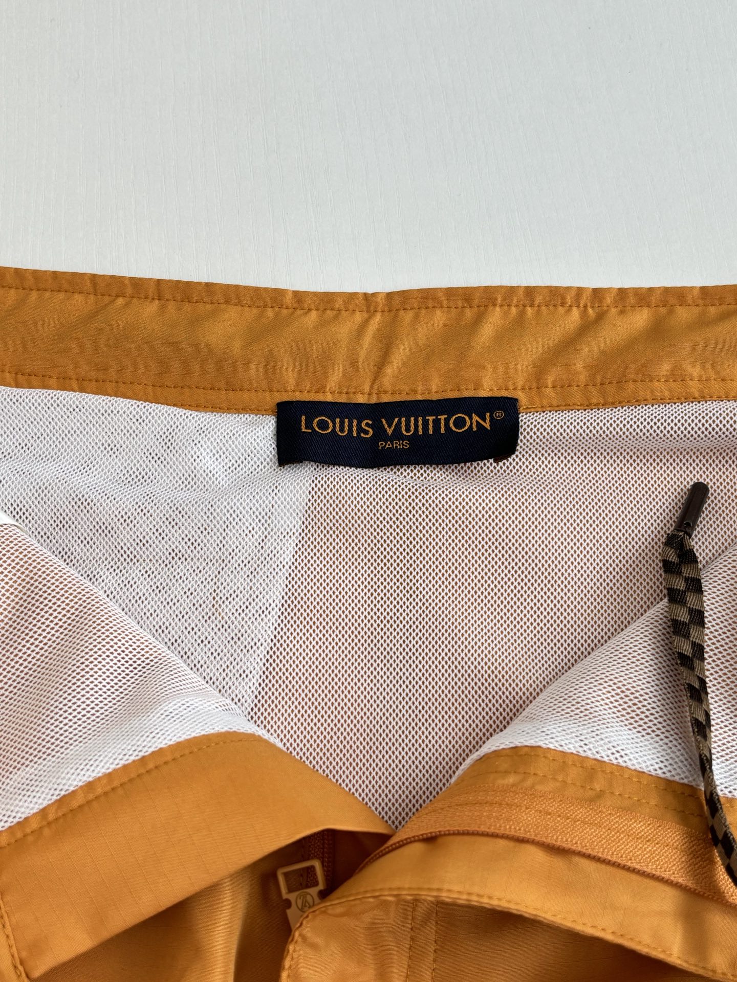 Louis Vuitton 1V/路易 SS26 纯色棋盘格纹皮质徽标沙滩短裤