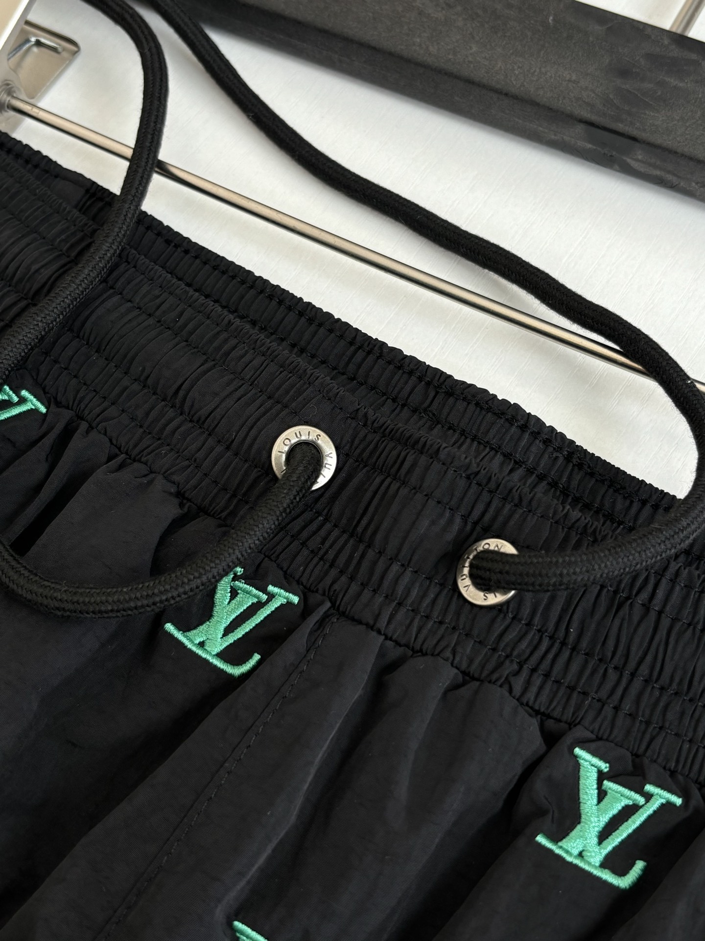 Louis Vuitton 1V/路易 渐变monogram老花满印刺绣沙滩短裤