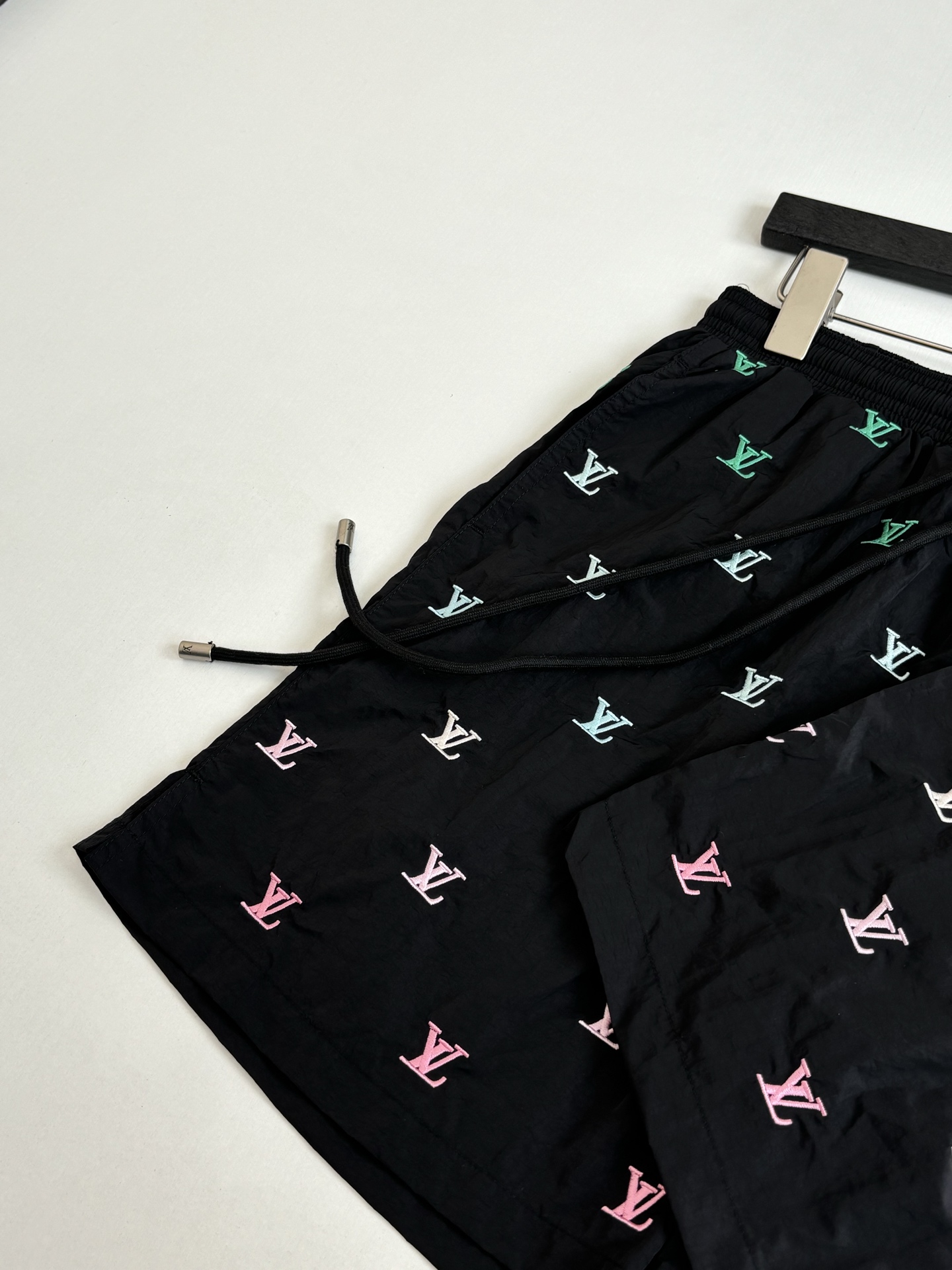 Louis Vuitton 1V/路易 渐变monogram老花满印刺绣沙滩短裤