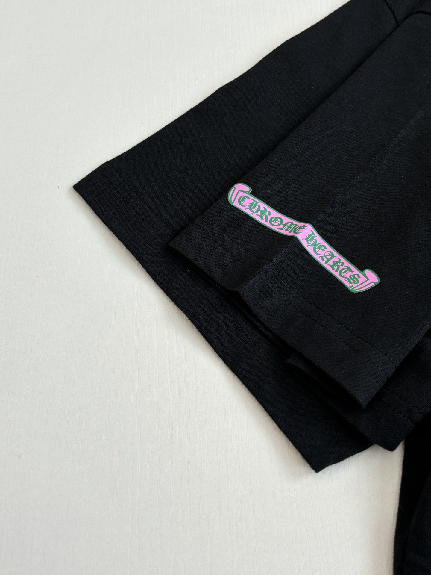 Chrome Hearts Chrome Heart*/克罗心 黑粉卷轴印花短袖T恤