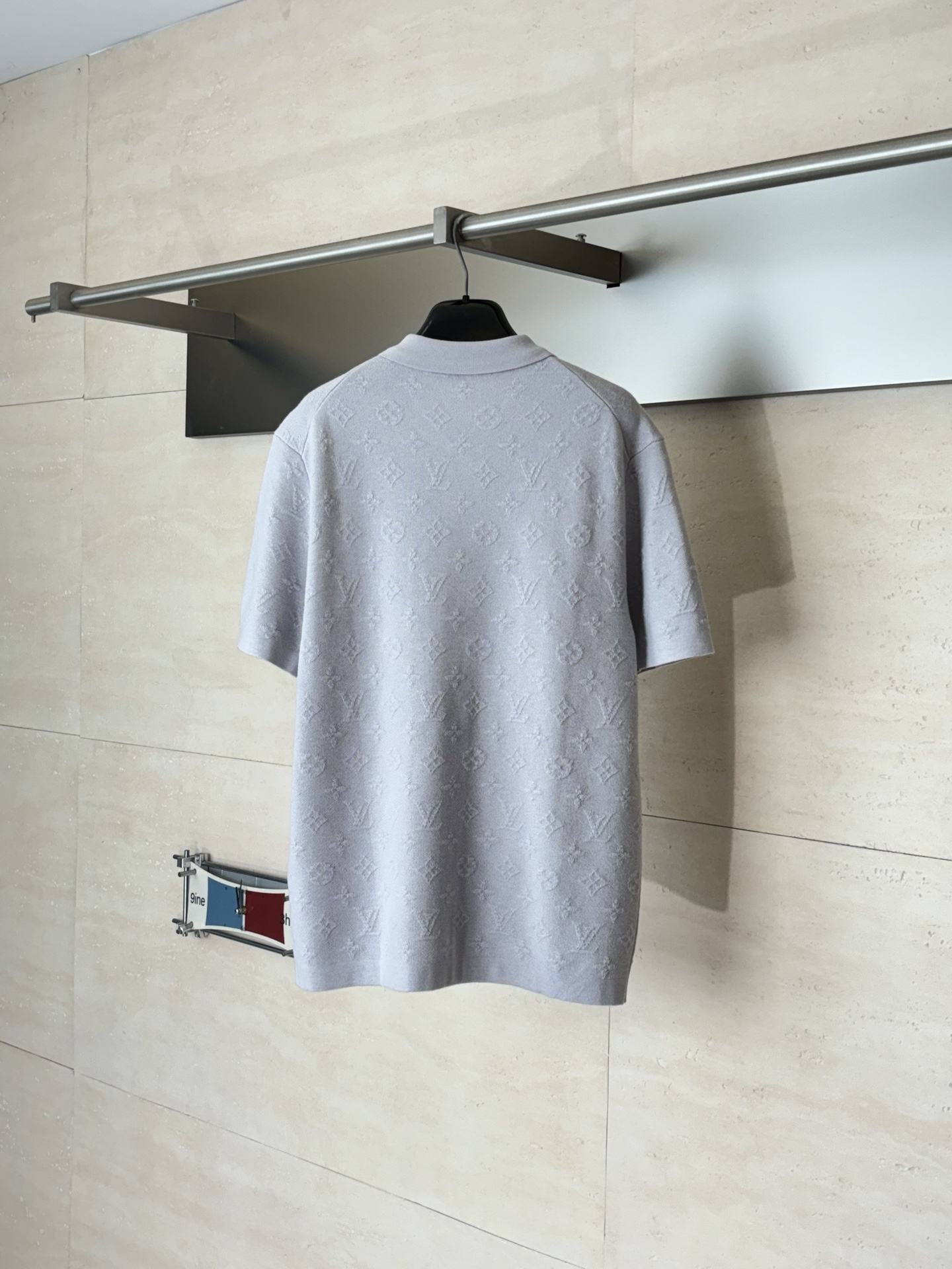Louis Vuitton 1V/路易 SS26 浅灰满幅Monogram老花浮雕提花针织短袖开衫