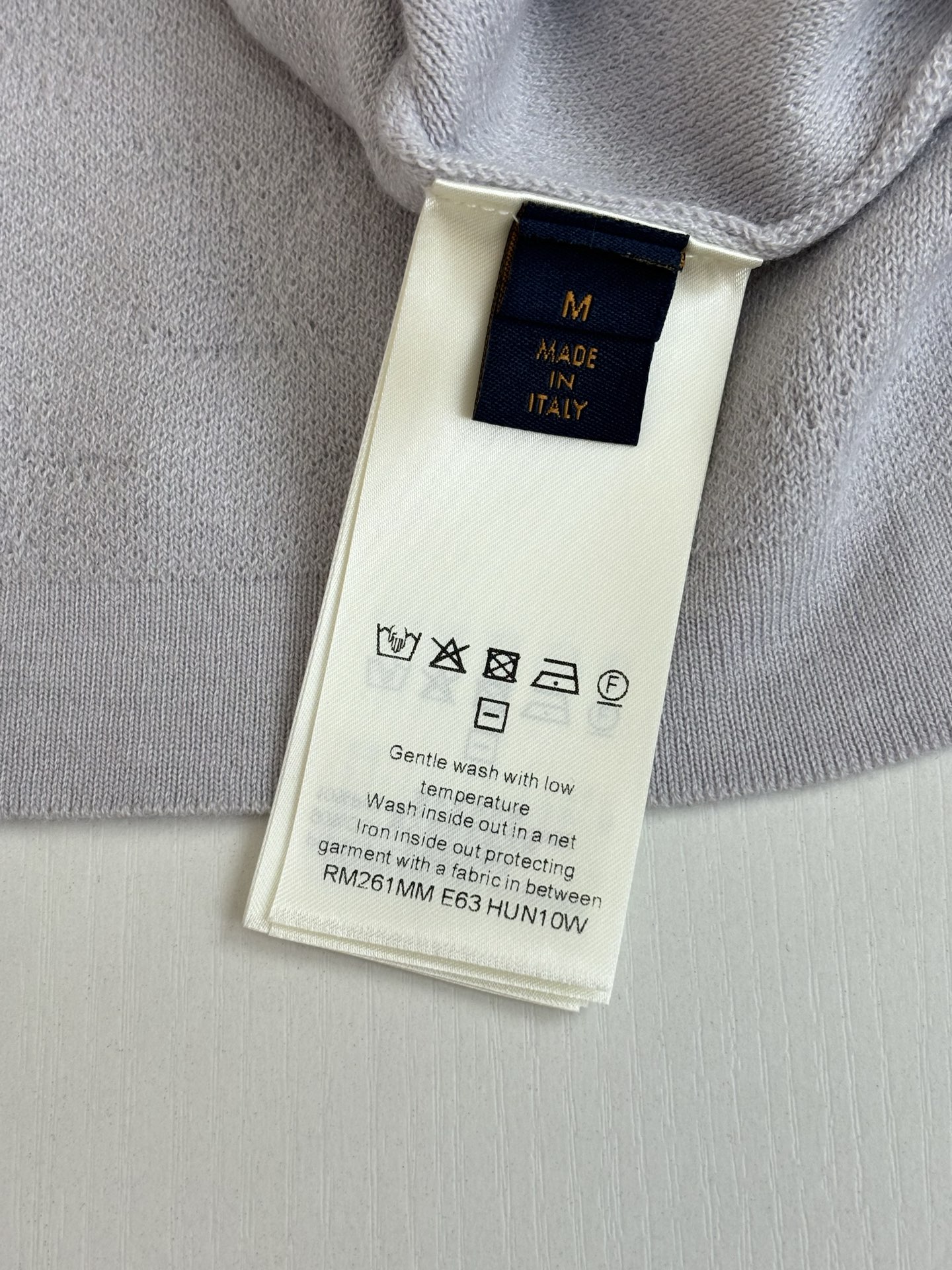 Louis Vuitton 1V/路易 SS26 浅灰满幅Monogram老花浮雕提花针织短袖开衫