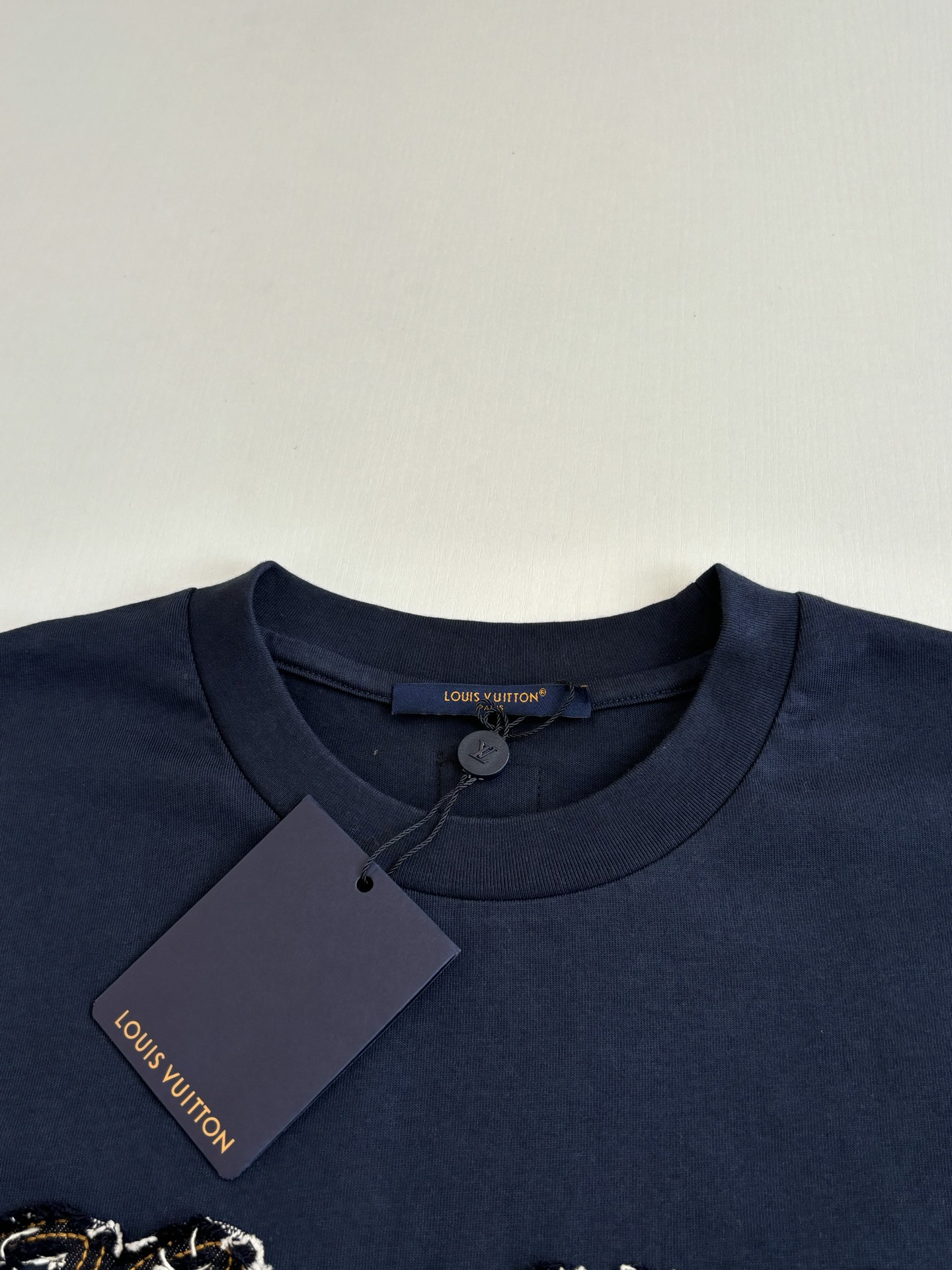 Louis Vuitton 1V/路易 SS26 牛仔贴布磨毛刺绣短袖T恤