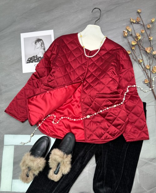 High-Quality Diamond Lattice Silk Elastic Satin Cotton Jacket in Red 1 High-Quality Diamond Lattice Silk Elastic Satin Cotton Jacket in Red