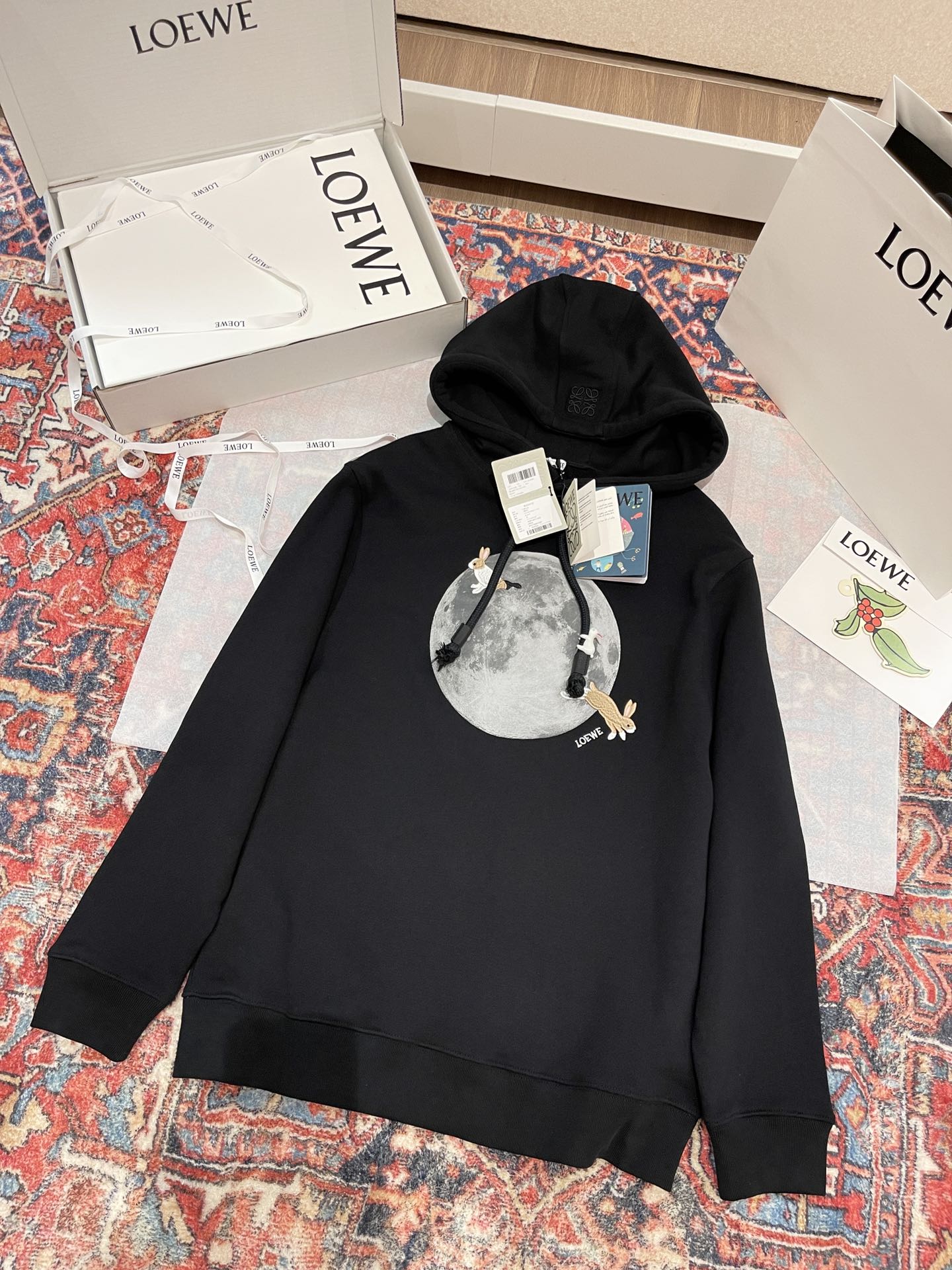 NO:123331,Sewing with special flat car machine, the fabric is 380g, 60 double-strand cotton fixed weaving and dyeing, the feel is delicate and soft, there is no problem with skin-friendly feeling, even those who don’t know how to touch our fabric will understand our high-quality quality, even drawstrings and leather enamel rabbits are customized with open film, full texture, alexander wang19860909采用特种平车机器缝纫 面料是380g 客供60支双股棉定织定染/手感细腻柔软 在亲肤感上没有任何毛病就算再不懂行的人摸到我们这个面料都明白我们品质的高级就连抽绳加皮标珐琅小兔子都是开膜定制 质感满分,,alexander wang,Men's clothing