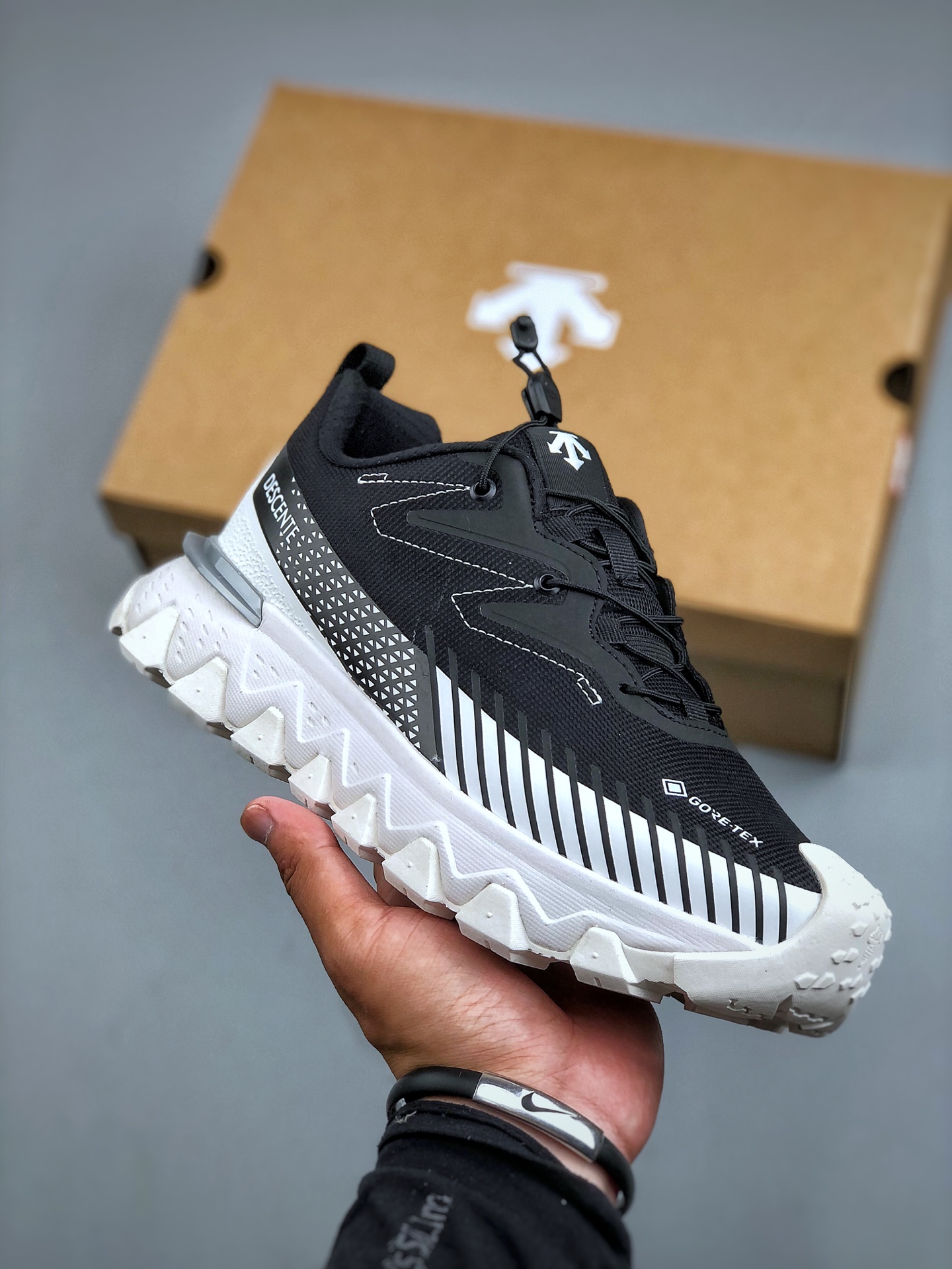 终端特价🉐疯狂套现
福利💰💰200 原240
原价市场240纯原公司级 DESCENTE SKI STYLE系列 SNOW RIDE GTX舒适百搭 防滑耐磨低帮 生活休闲鞋工程网布 夏日透气担当 轻质中底 回弹舒适每一步 米其林外地 多场景抓地稳 货号:D5131SSN52 尺码:40-46