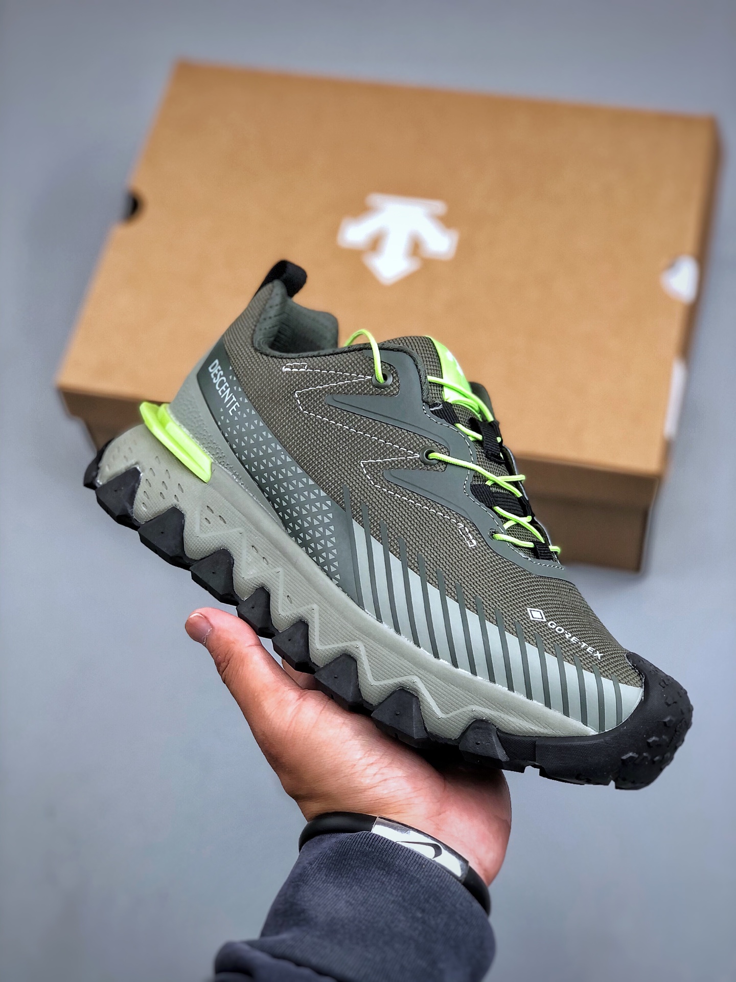 终端特价🉐疯狂套现
福利💰💰200 原240
原价市场240顶级X版
迪桑特DESCENTE SKI STYLE系列 SNOW RIDE GTX舒适百搭 防滑耐磨低帮 生活休闲鞋
货号:D5131SSN52 尺码:39-45(半)