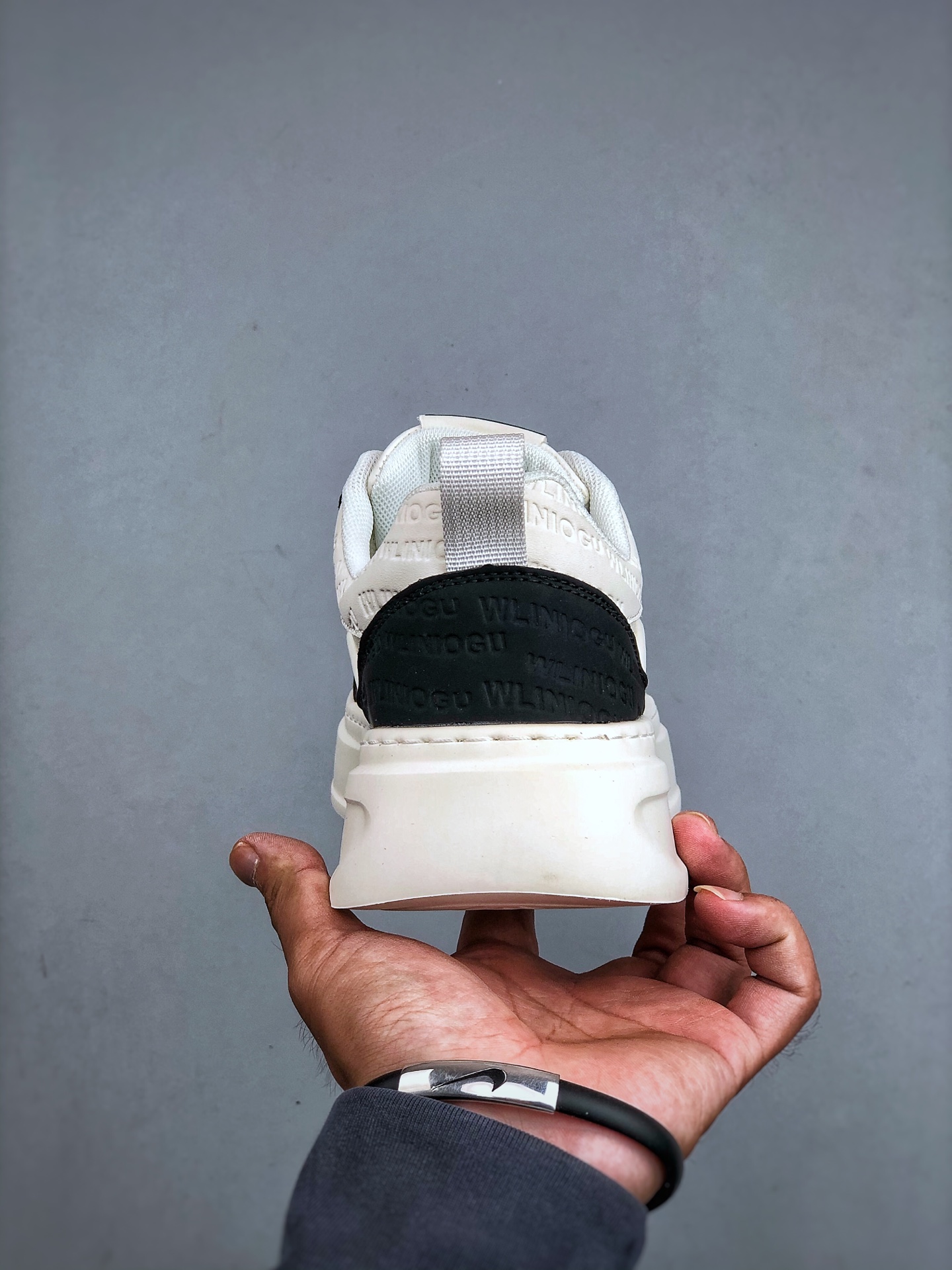 240 代购级 Dior D-Sketch 运动鞋于迪奥 25ss 春夏成衣系列发布秀精彩亮相