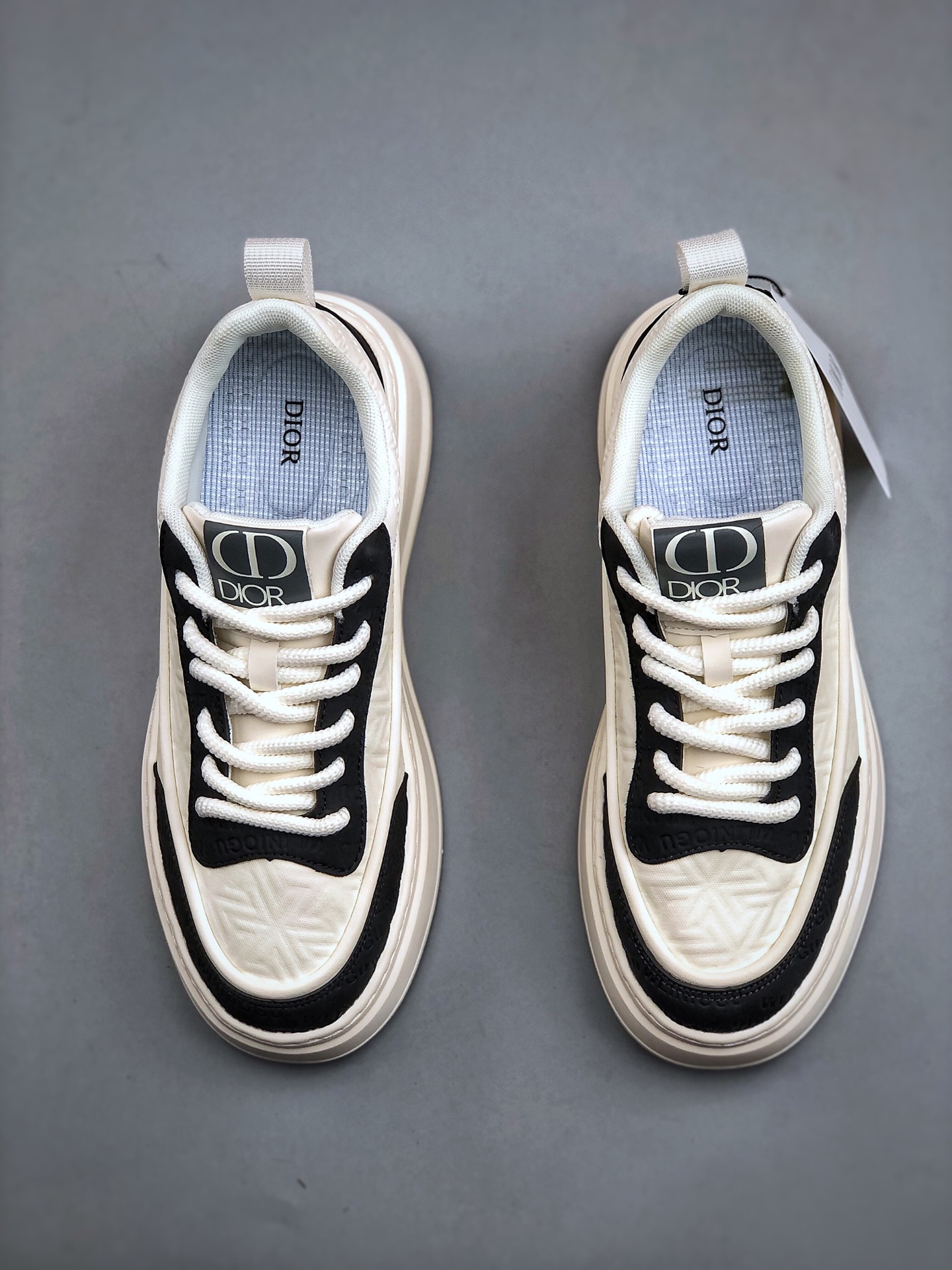 240 代购级 Dior D-Sketch 运动鞋于迪奥 25ss 春夏成衣系列发布秀精彩亮相