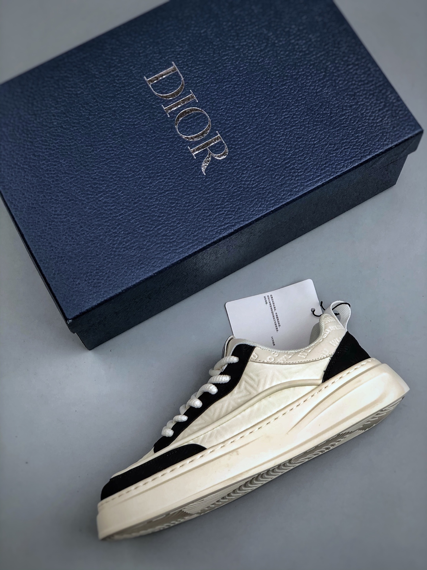 240 代购级 Dior D-Sketch 运动鞋于迪奥 25ss 春夏成衣系列发布秀精彩亮相