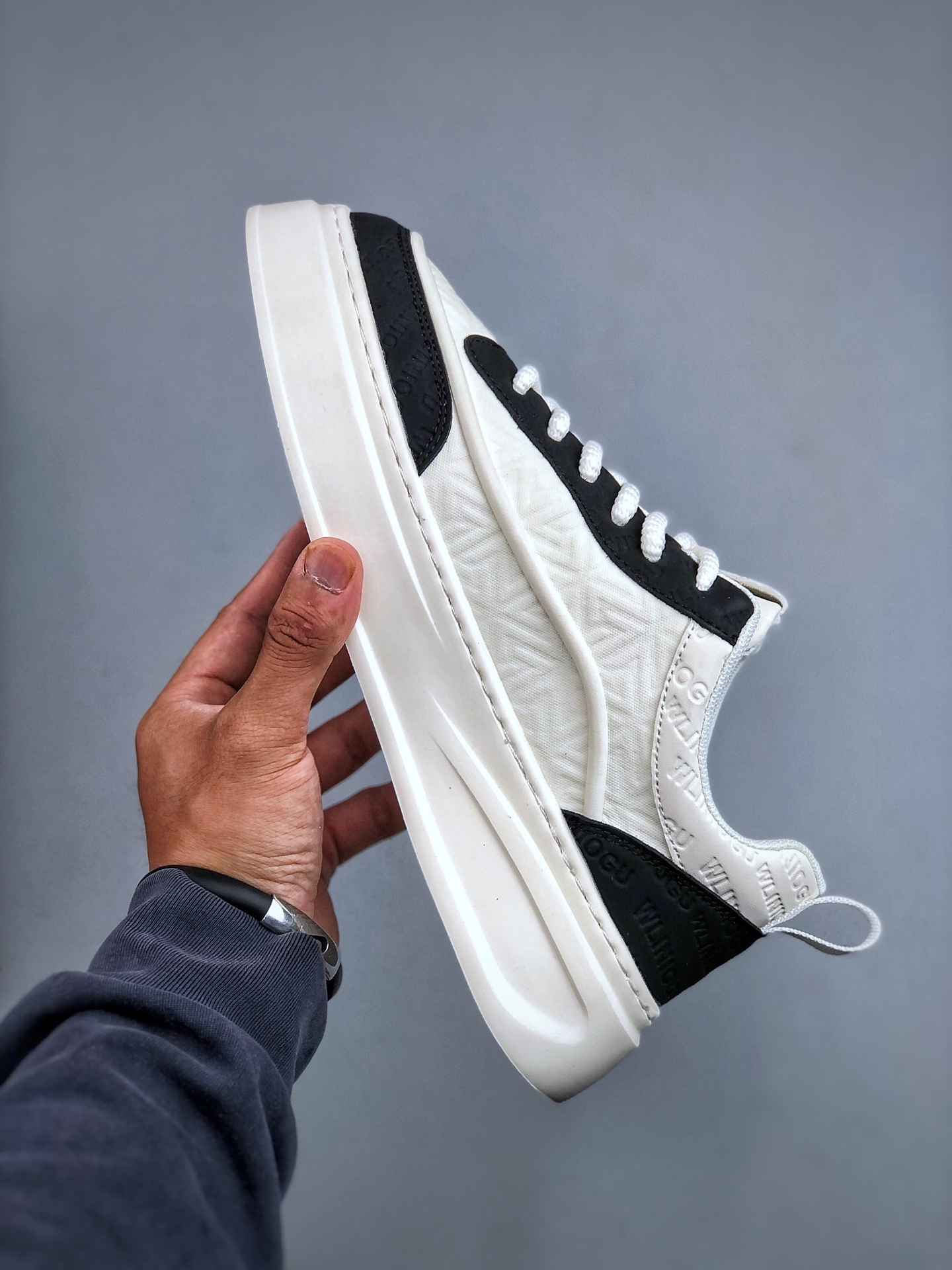 240 代购级 Dior D-Sketch 运动鞋于迪奥 25ss 春夏成衣系列发布秀精彩亮相