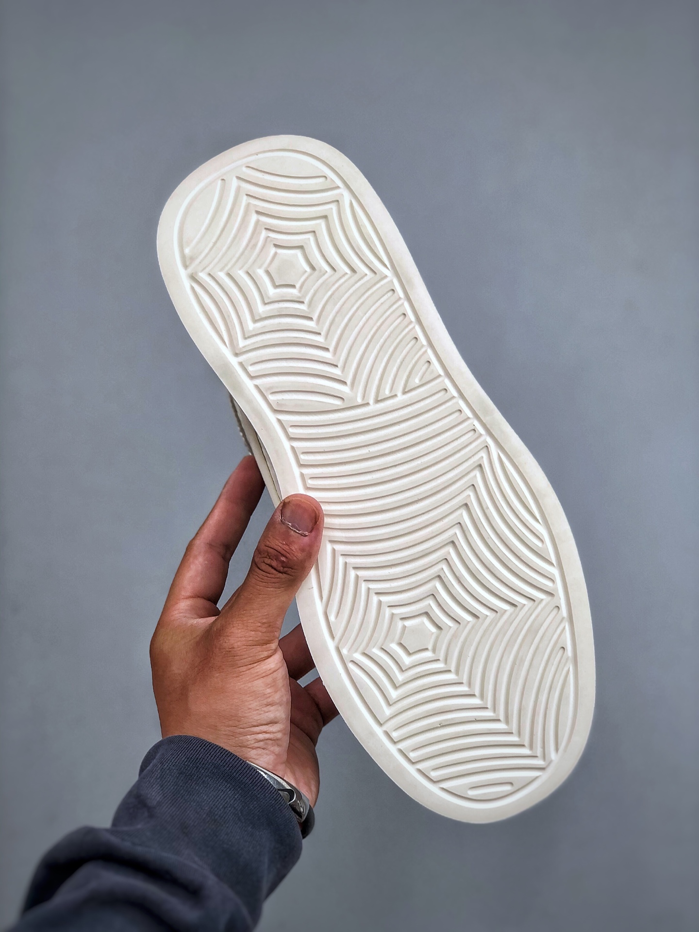 240 代购级 Dior D-Sketch 运动鞋于迪奥 25ss 春夏成衣系列发布秀精彩亮相