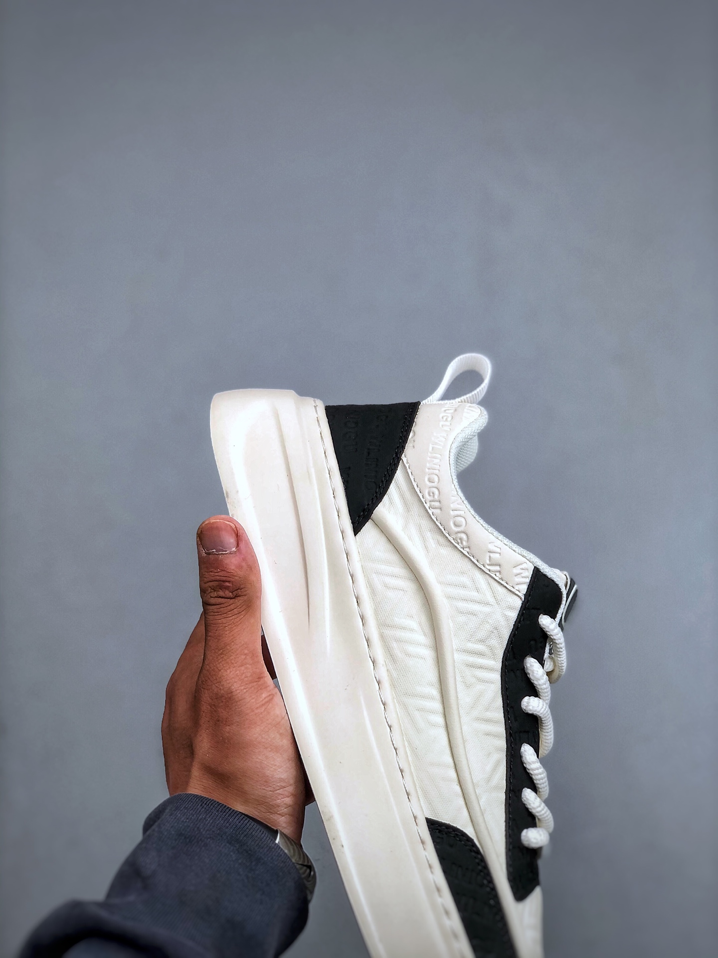 240 代购级 Dior D-Sketch 运动鞋于迪奥 25ss 春夏成衣系列发布秀精彩亮相