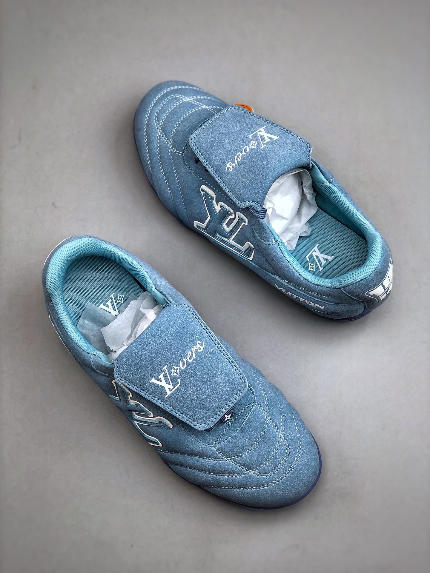 380 当季新款 LV BUTTERSOFT 运动鞋 本款 LV Buttersoft 运动鞋出自路易威登