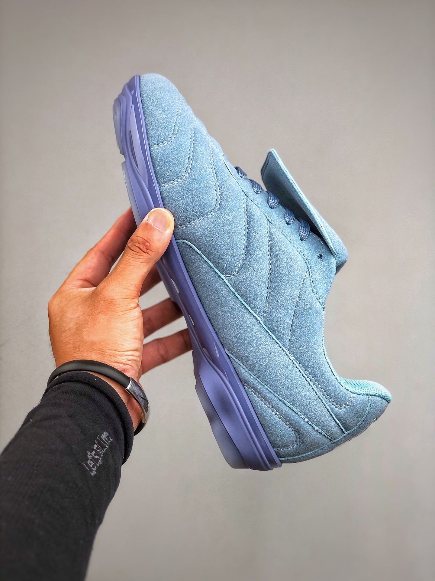 380 当季新款 LV BUTTERSOFT 运动鞋 本款 LV Buttersoft 运动鞋出自路易威登